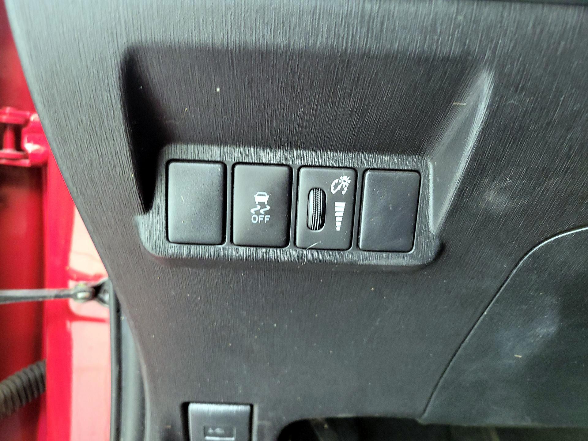 Thumbnail: 2017 Toyota Prius v - 13