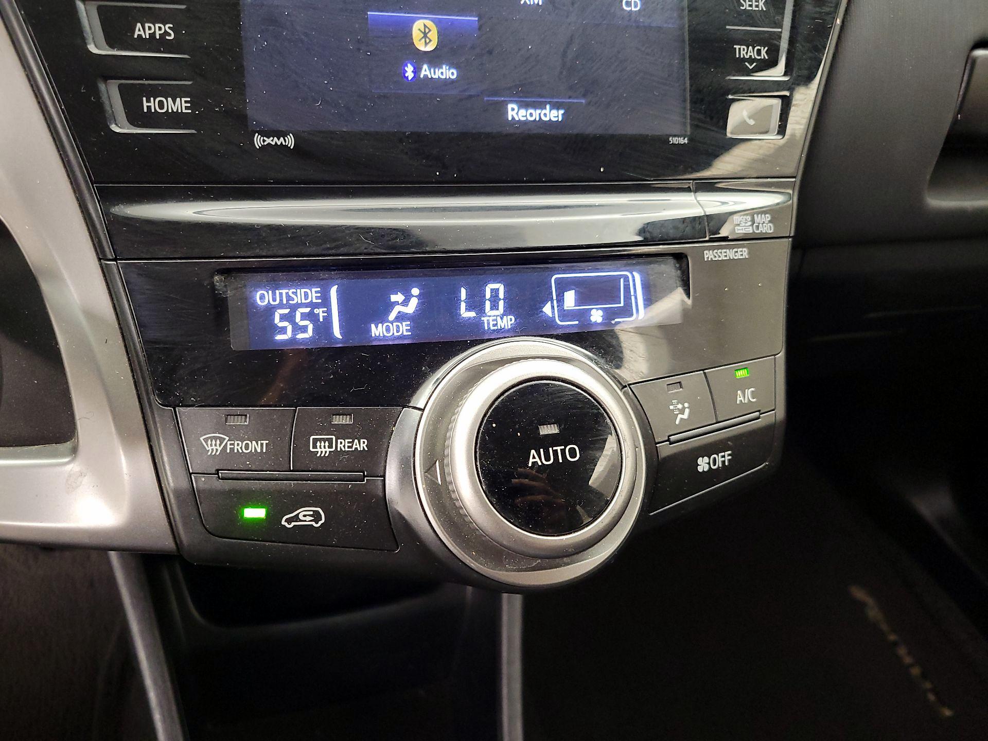 Thumbnail: 2017 Toyota Prius v - 17