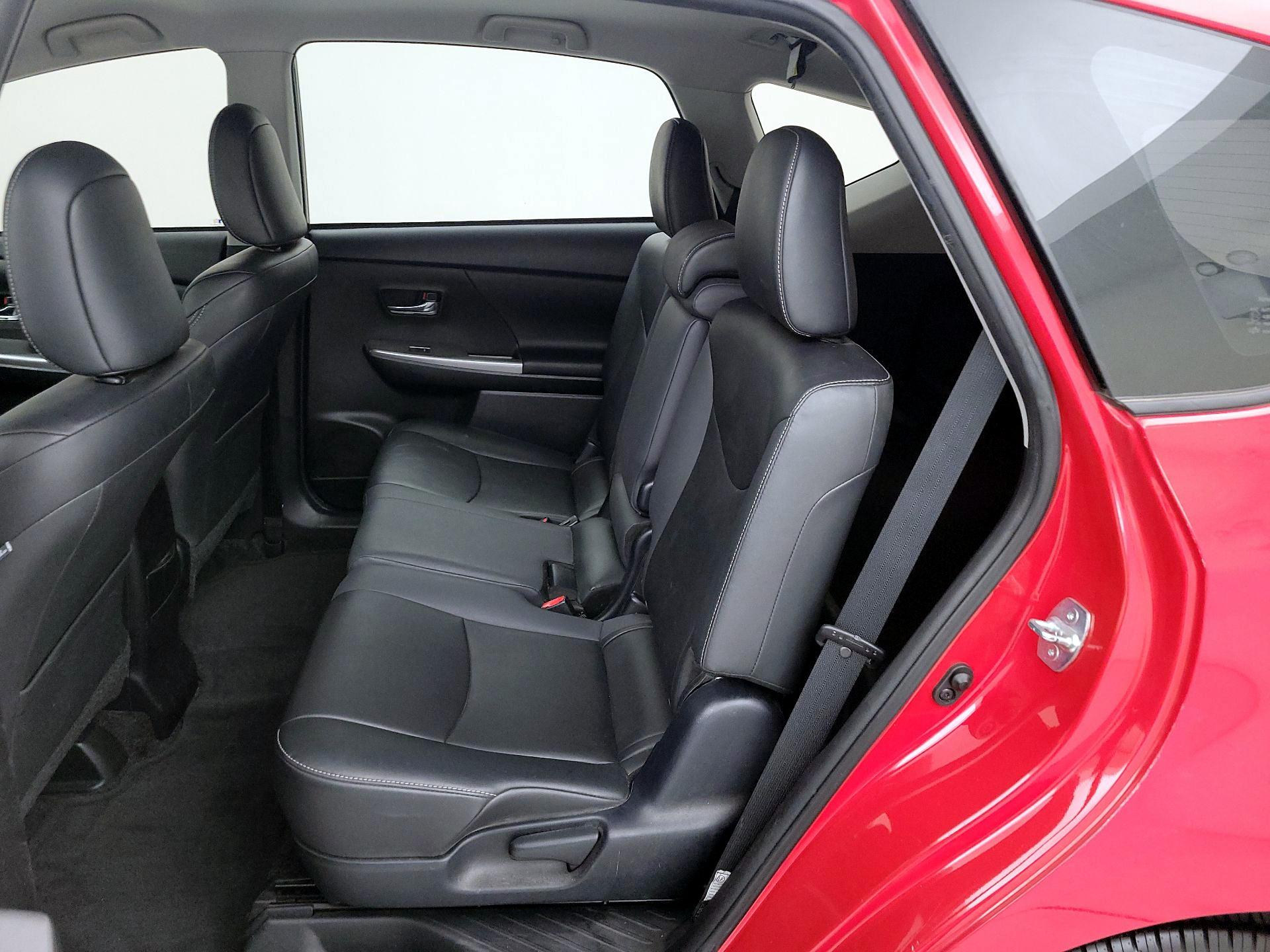 Thumbnail: 2017 Toyota Prius v - 20