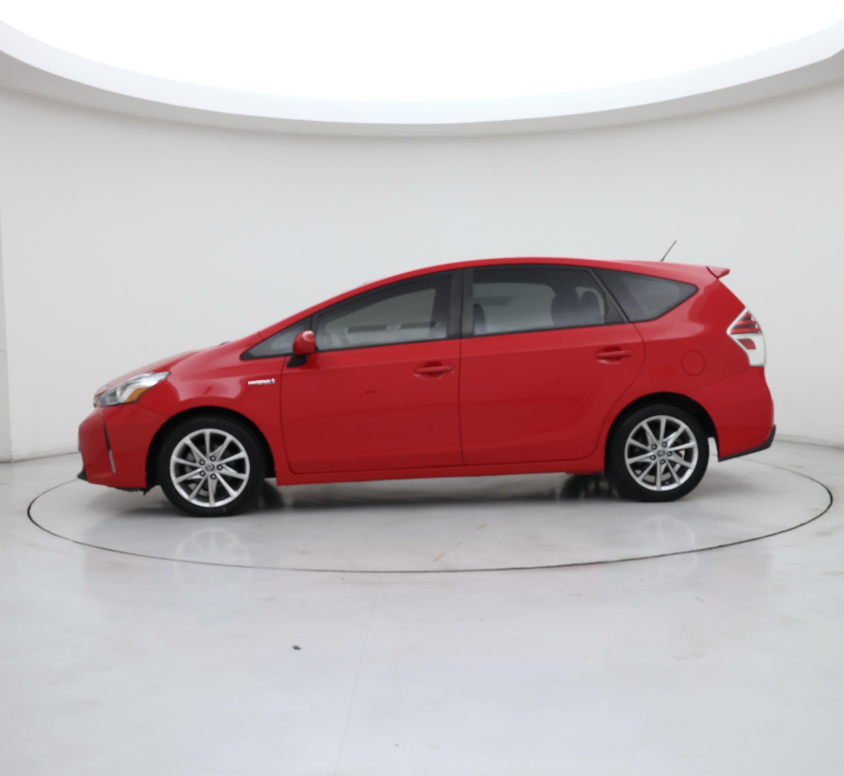 Thumbnail: 2017 Toyota Prius v - 3
