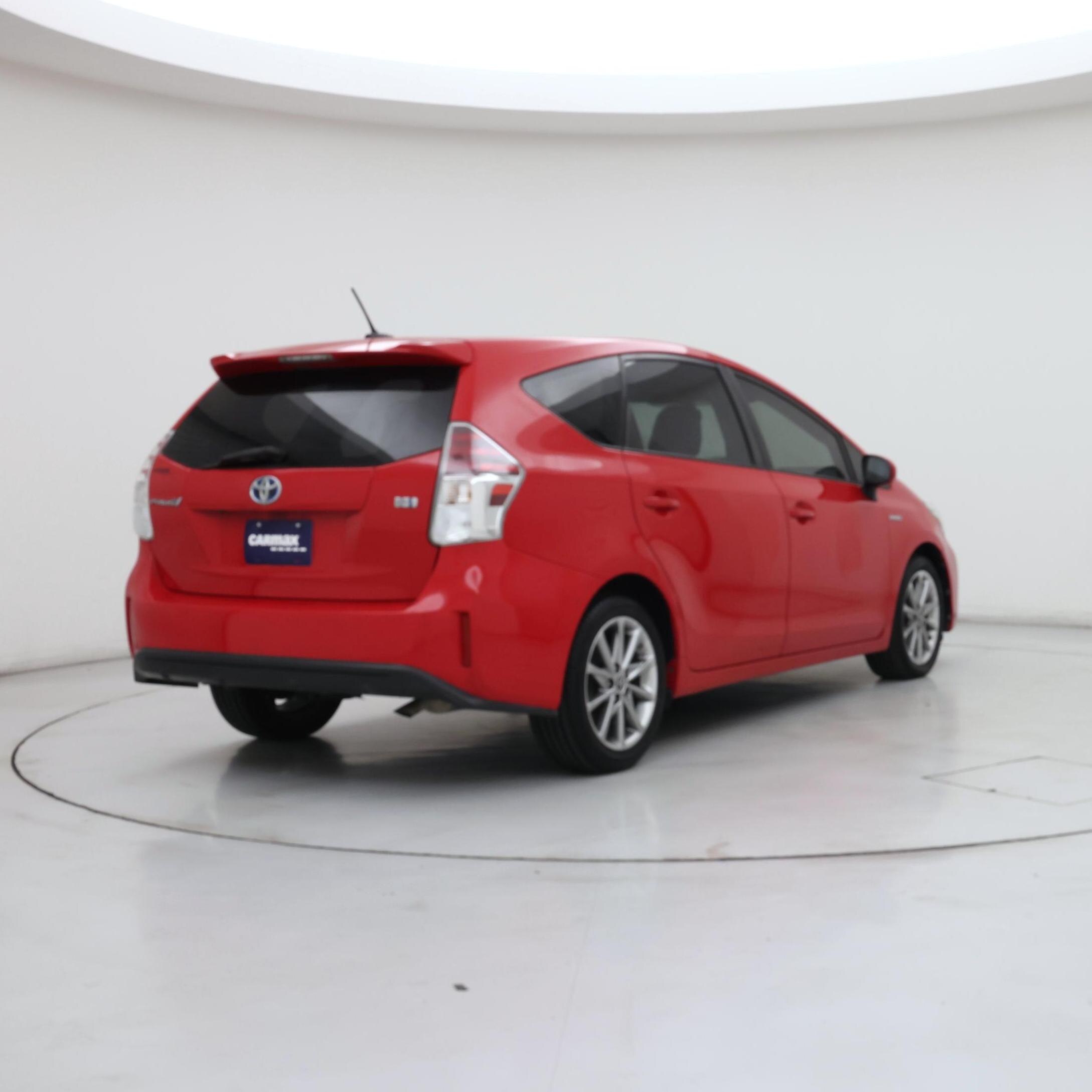Thumbnail: 2017 Toyota Prius v - 8