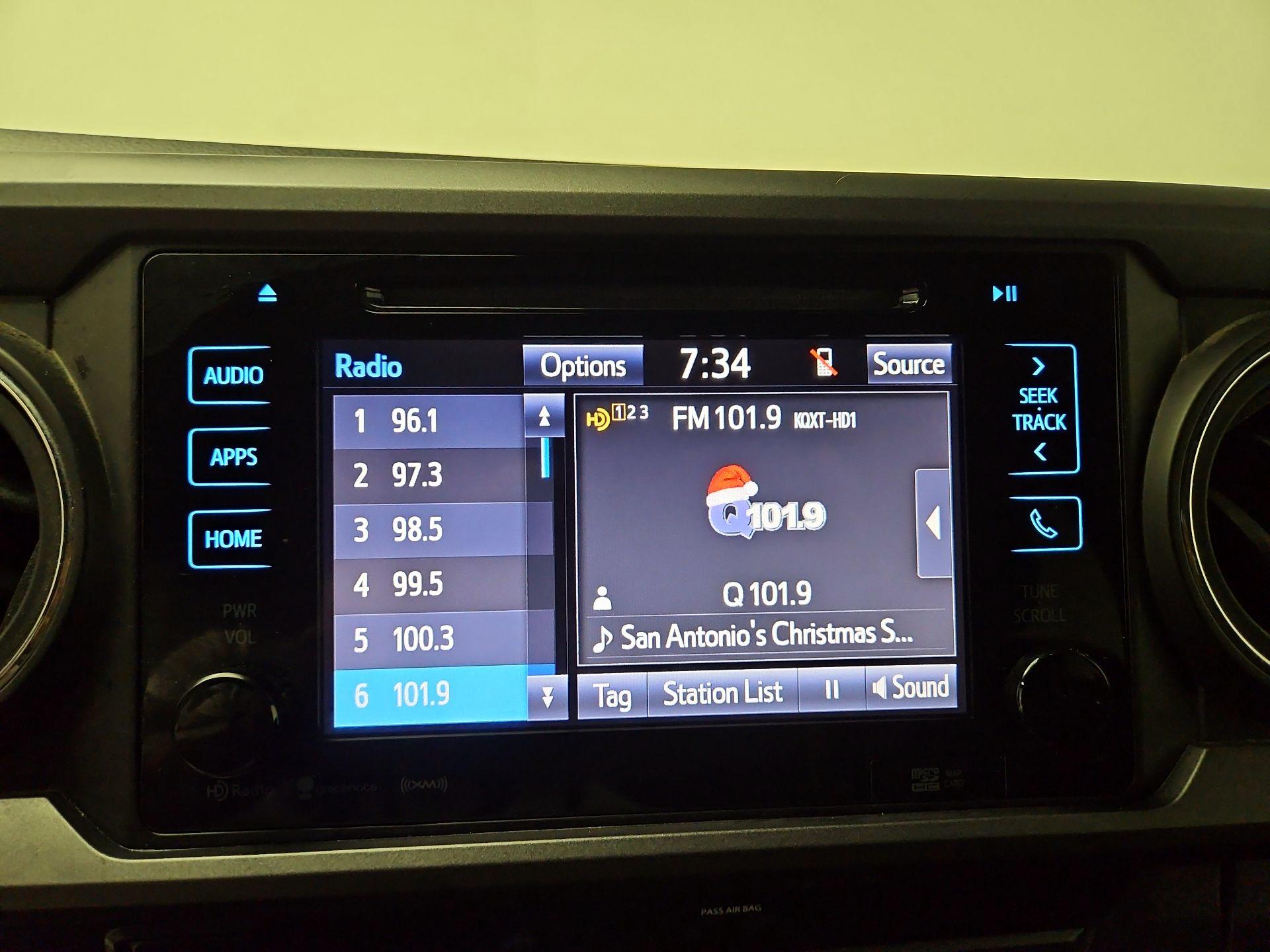 Thumbnail: 2019 Toyota Tacoma - 16