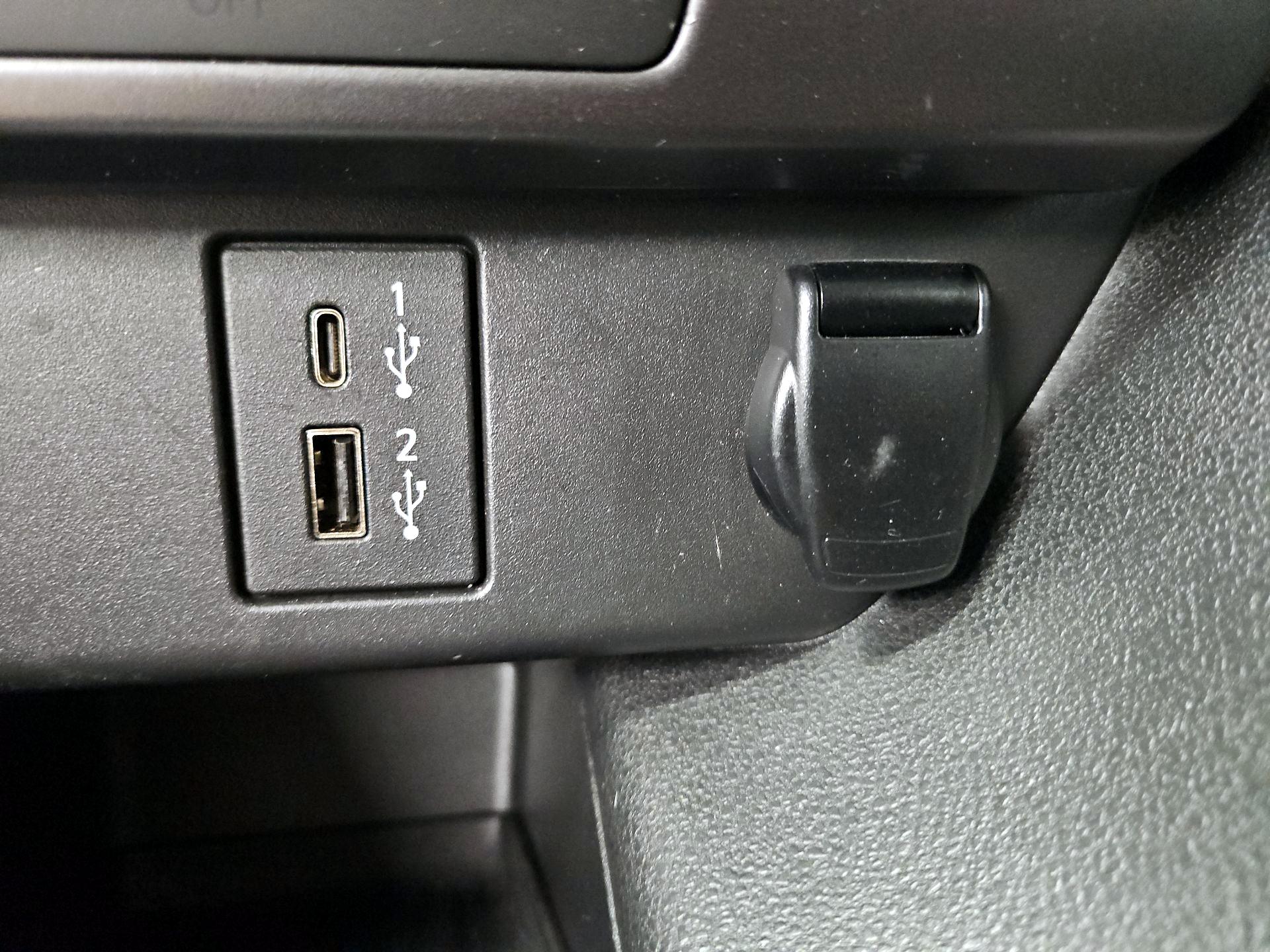 Thumbnail: 2022 Nissan Leaf - 17