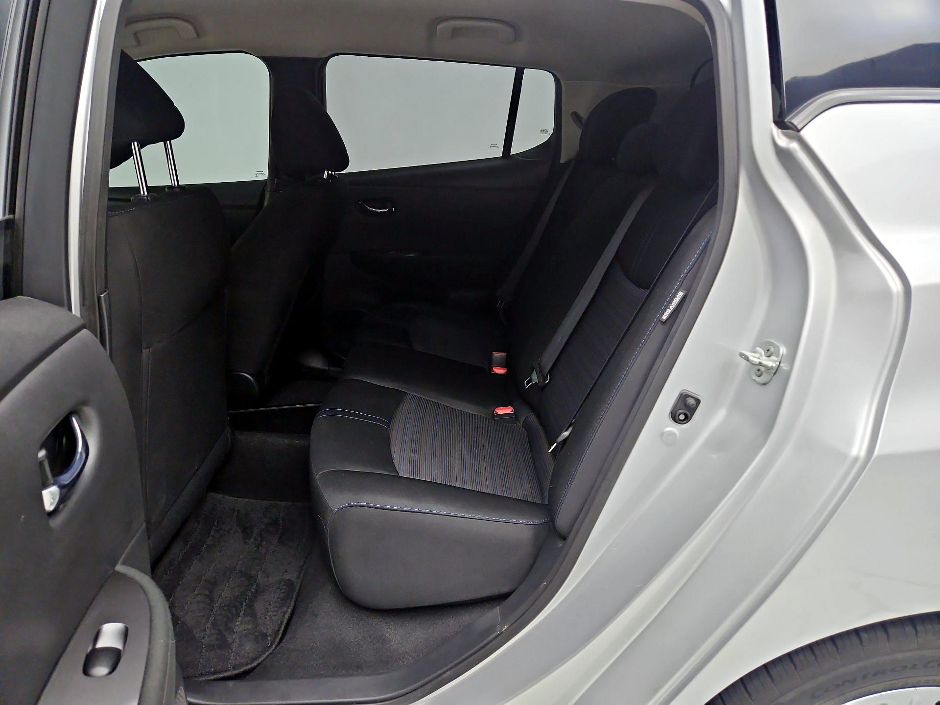 Thumbnail: 2022 Nissan Leaf - 18