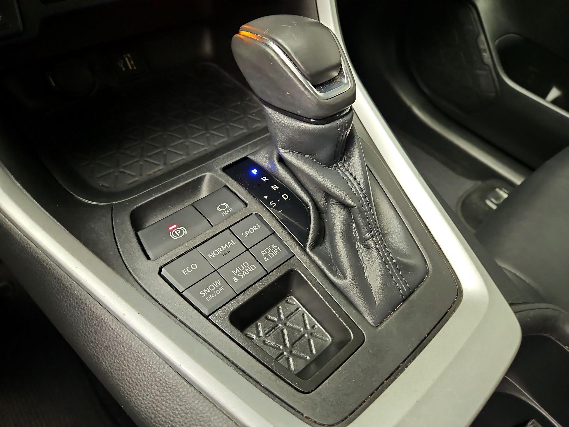 Thumbnail: 2023 Toyota RAV4 - 17