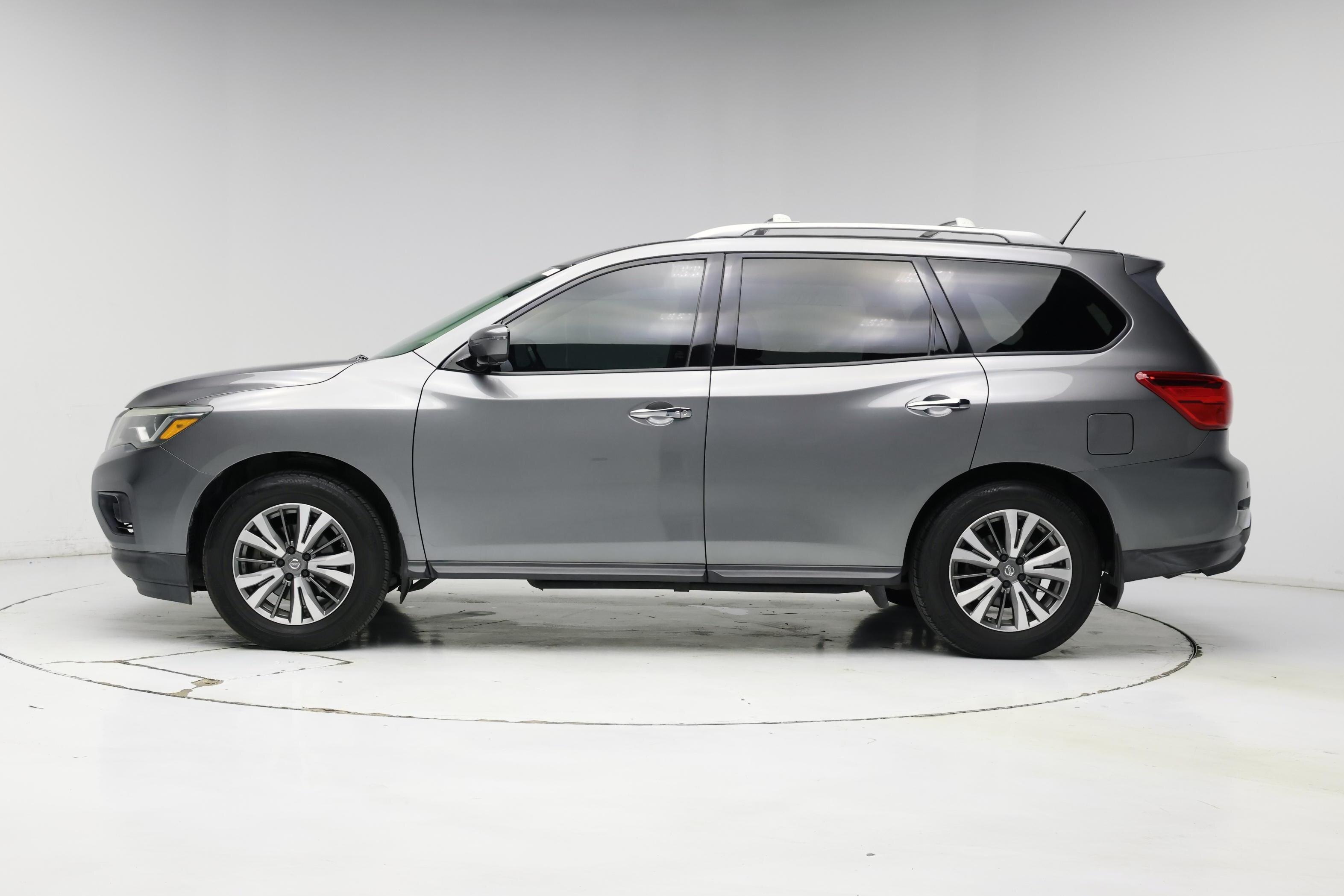 Thumbnail: 2017 Nissan Pathfinder - 3