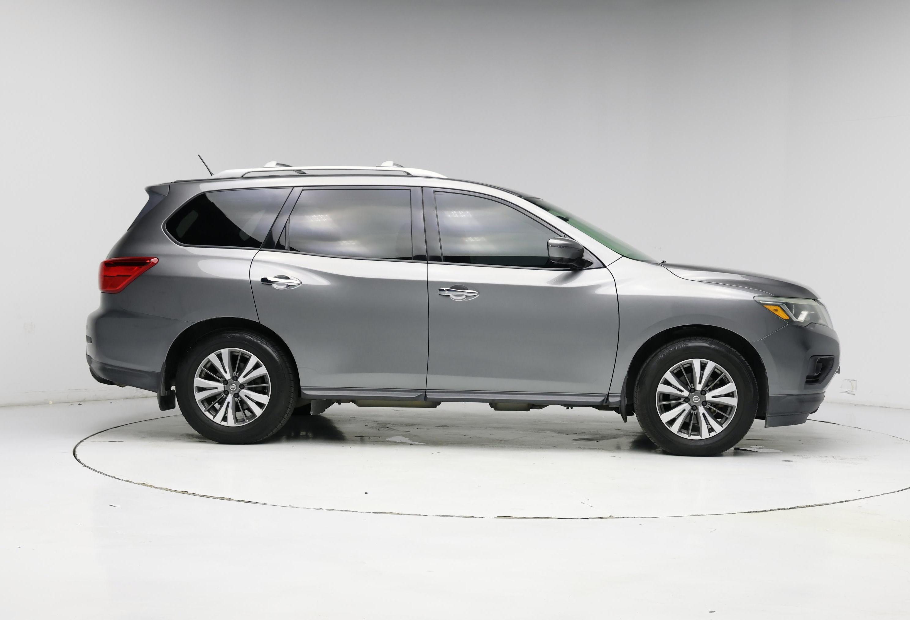 Thumbnail: 2017 Nissan Pathfinder - 7