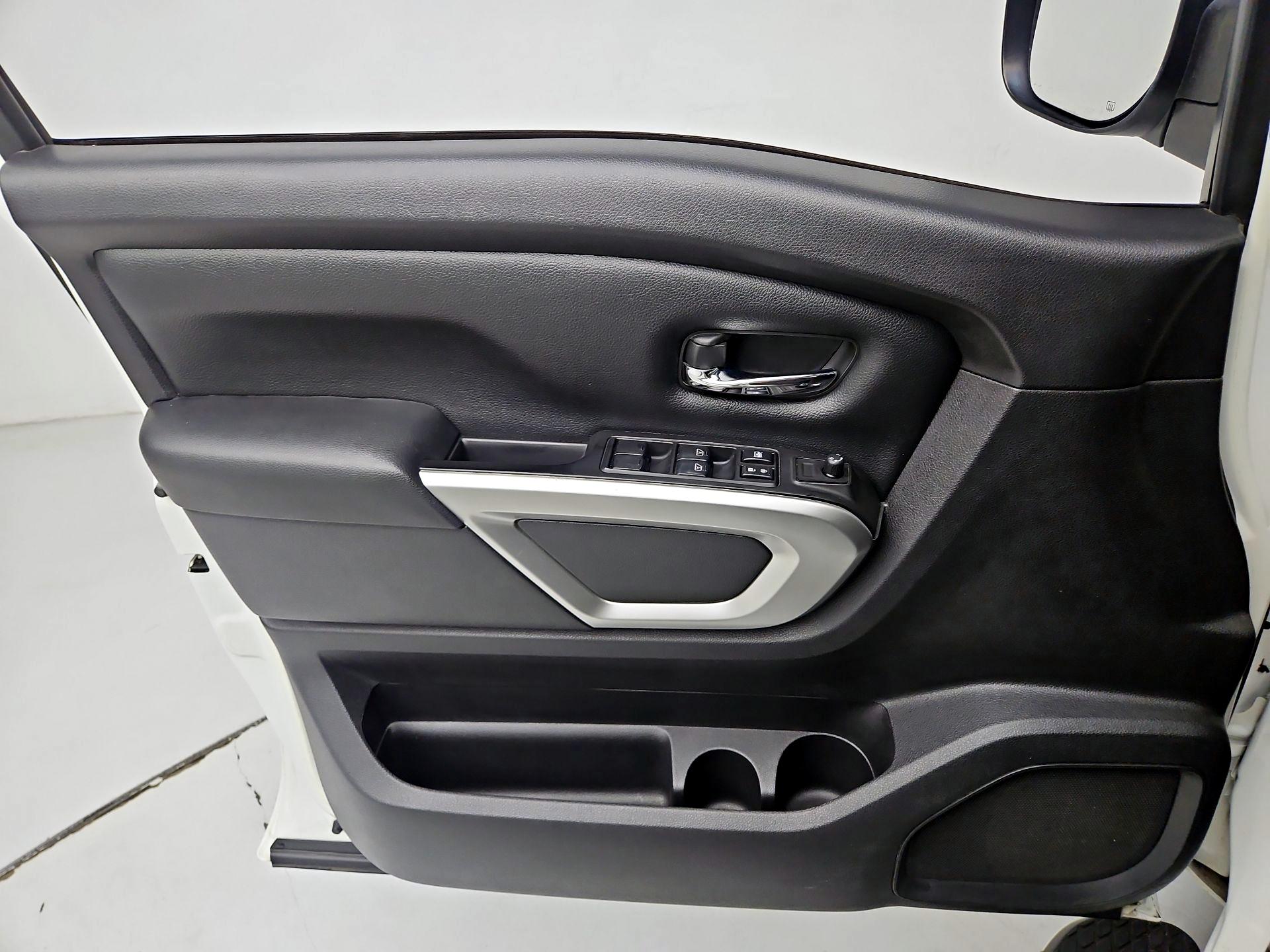 Thumbnail: 2017 Nissan Titan - 12