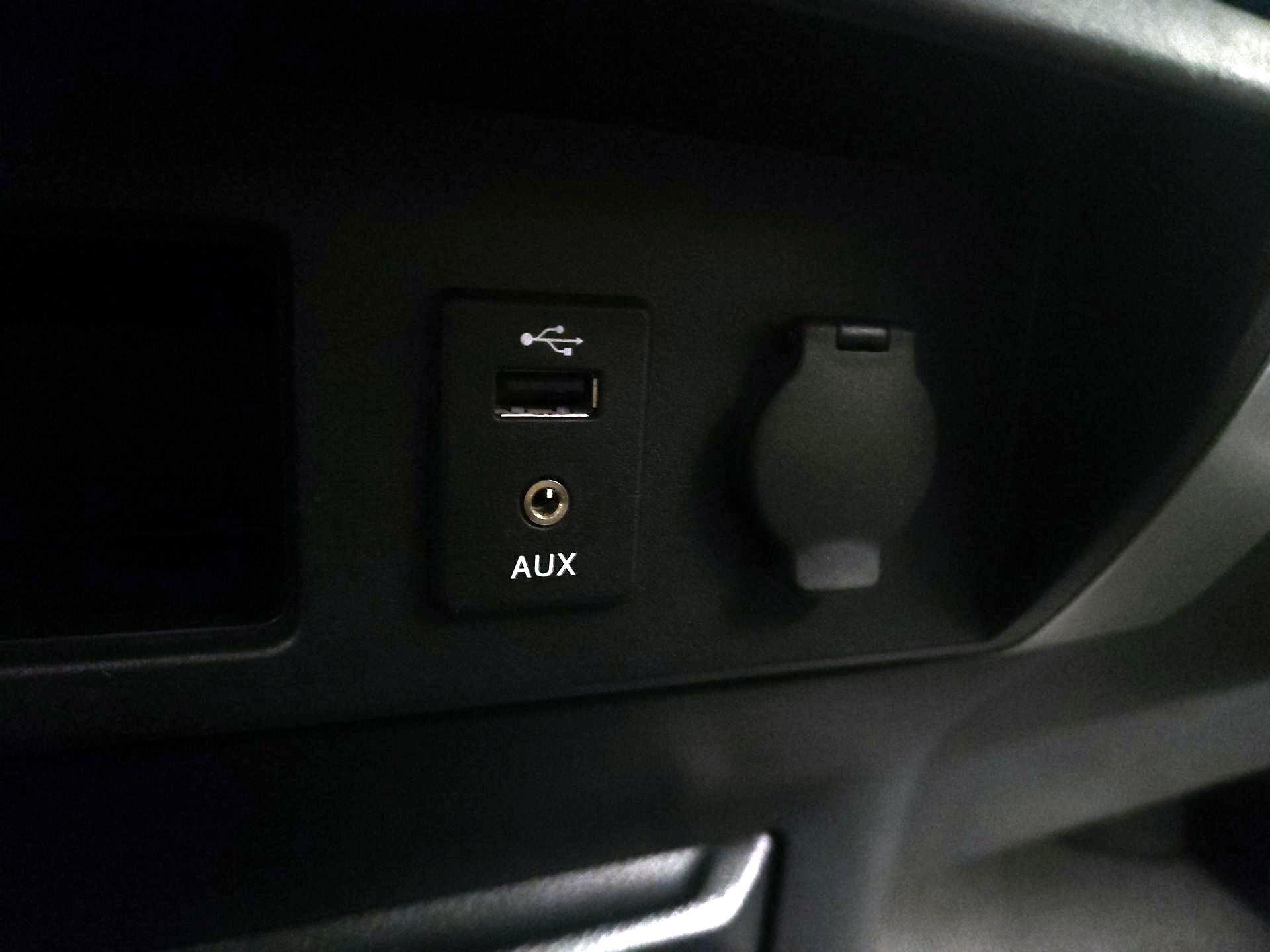 Thumbnail: 2017 Nissan Titan - 17