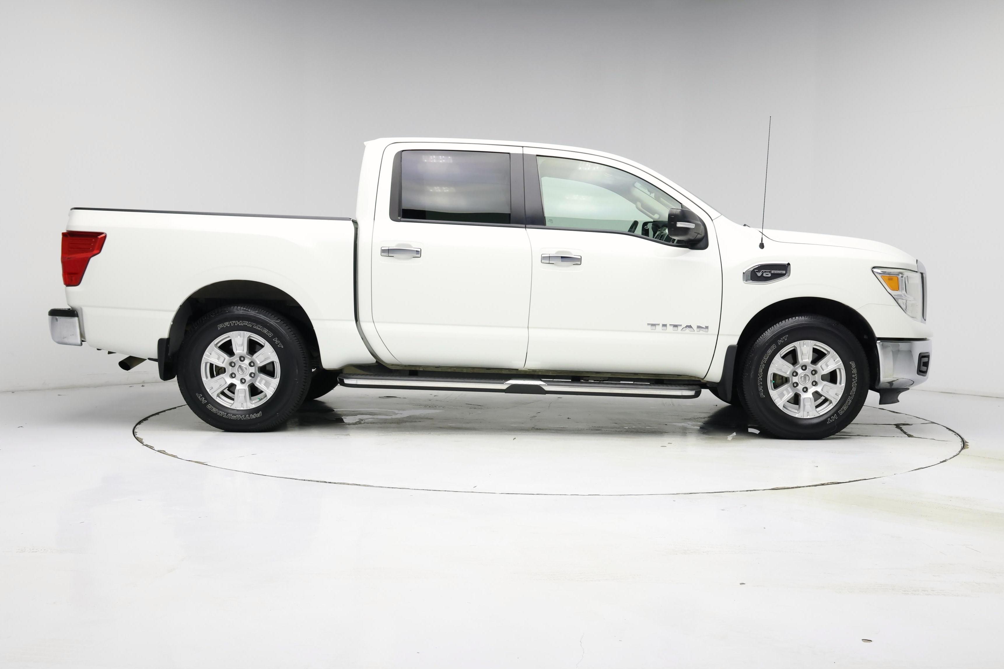 Thumbnail: 2017 Nissan Titan - 7