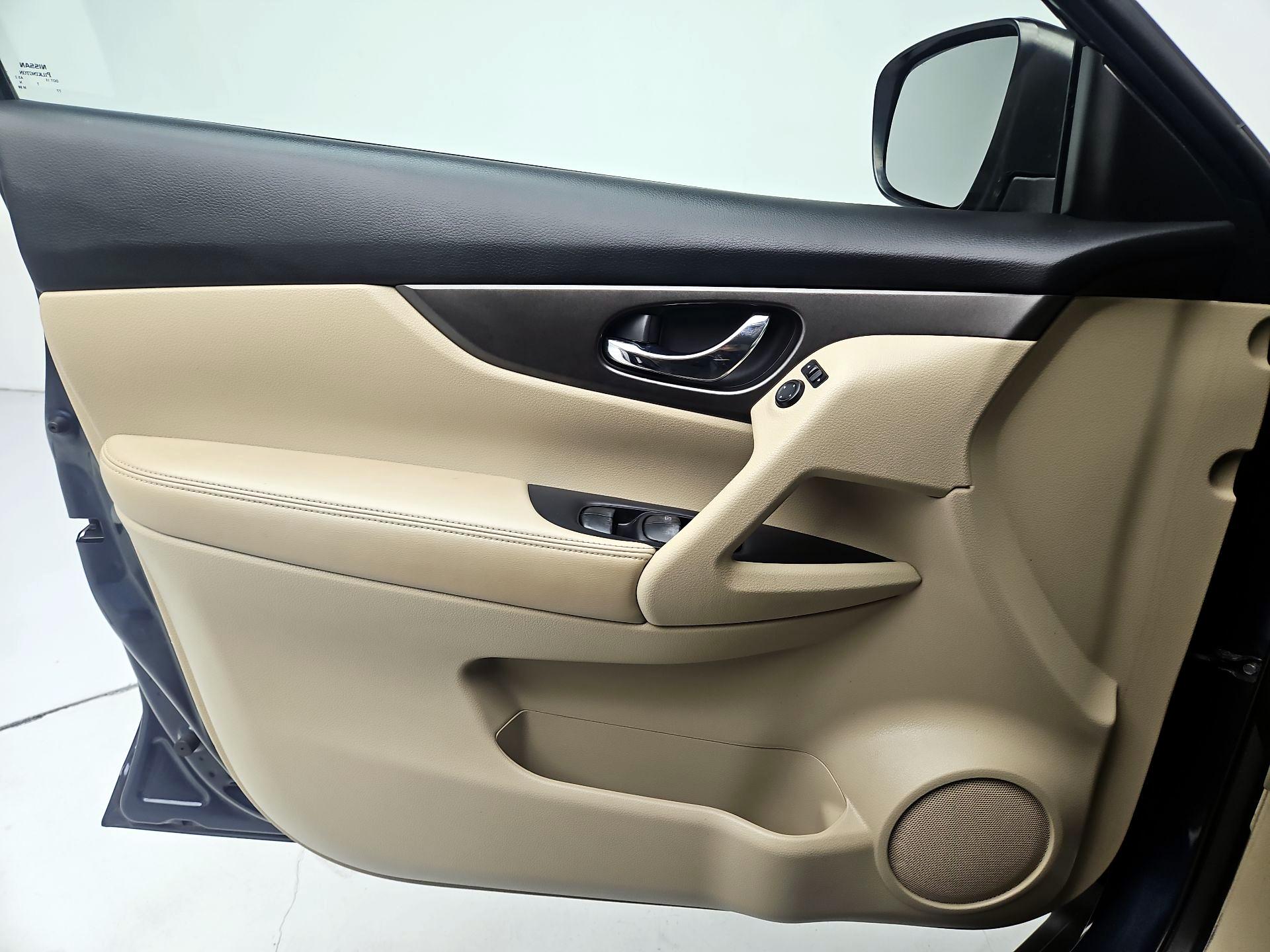 Thumbnail: 2015 Nissan Rogue - 12