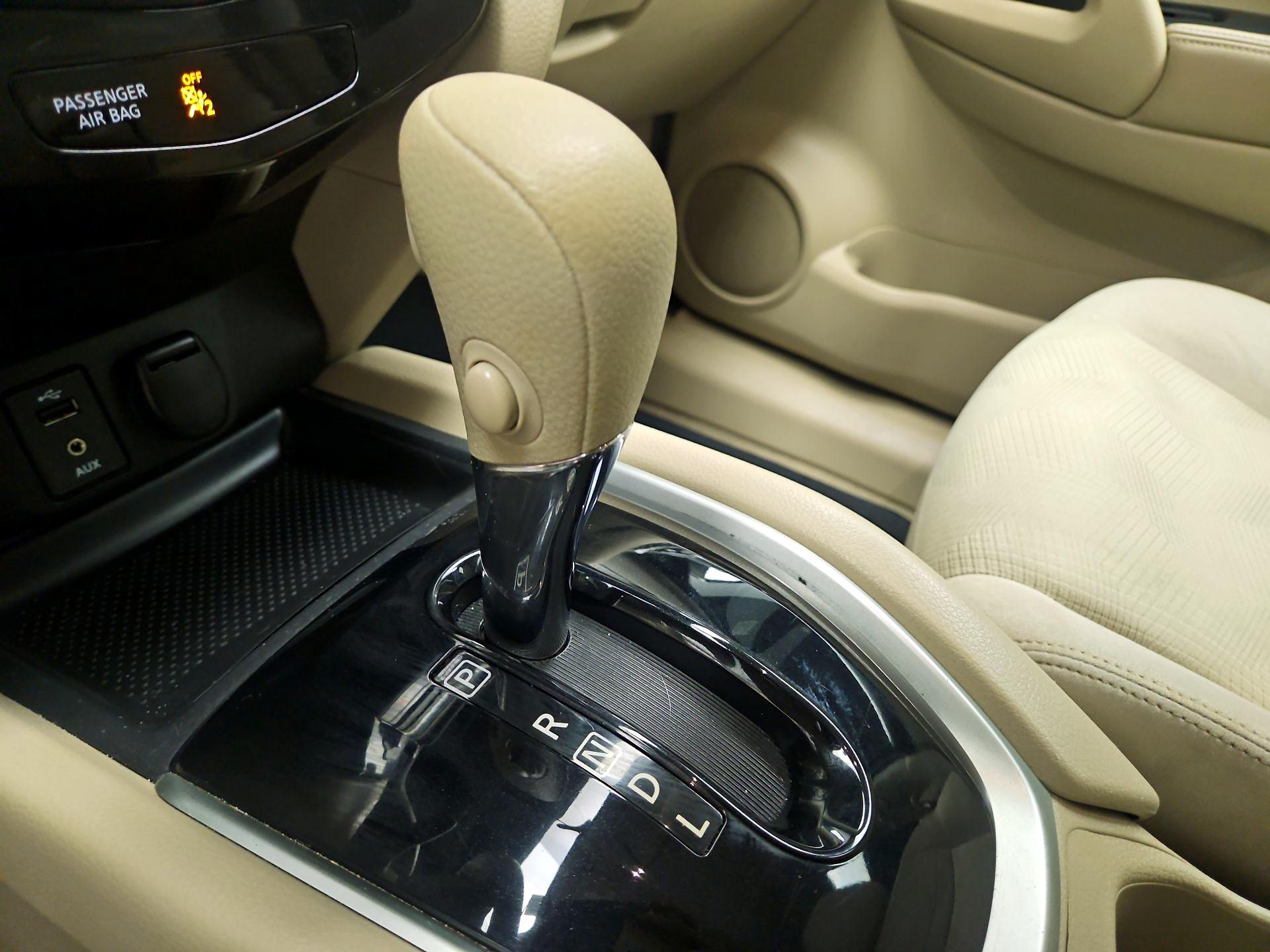 Thumbnail: 2015 Nissan Rogue - 17