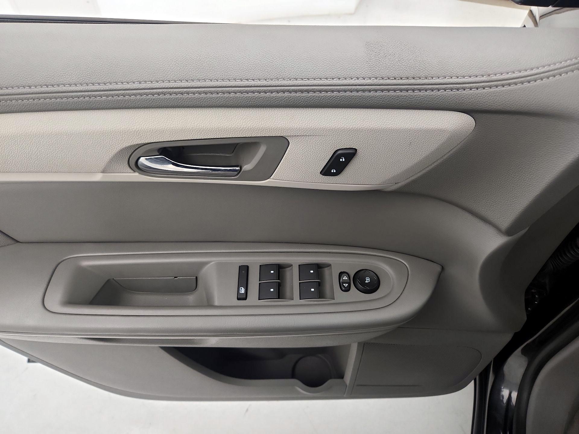 Thumbnail: 2017 Chevrolet Traverse - 12