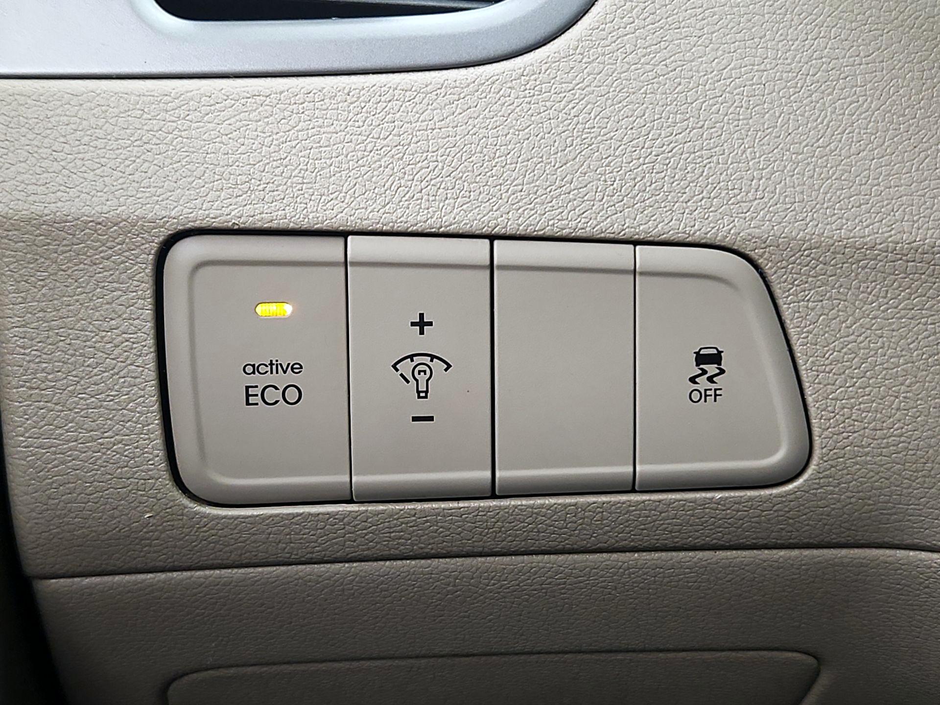 Thumbnail: 2014 Hyundai Elantra - 13