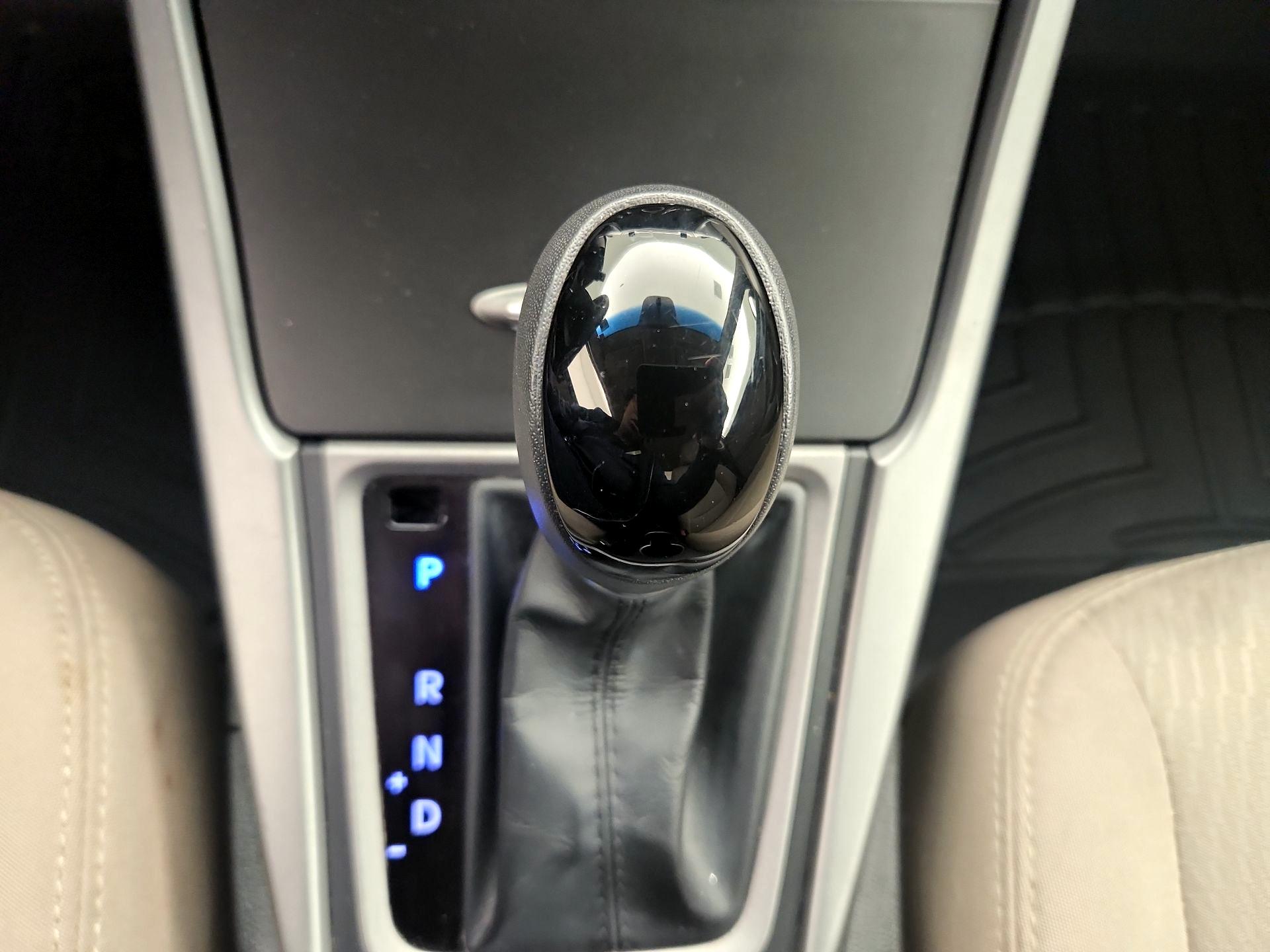 Thumbnail: 2014 Hyundai Elantra - 17