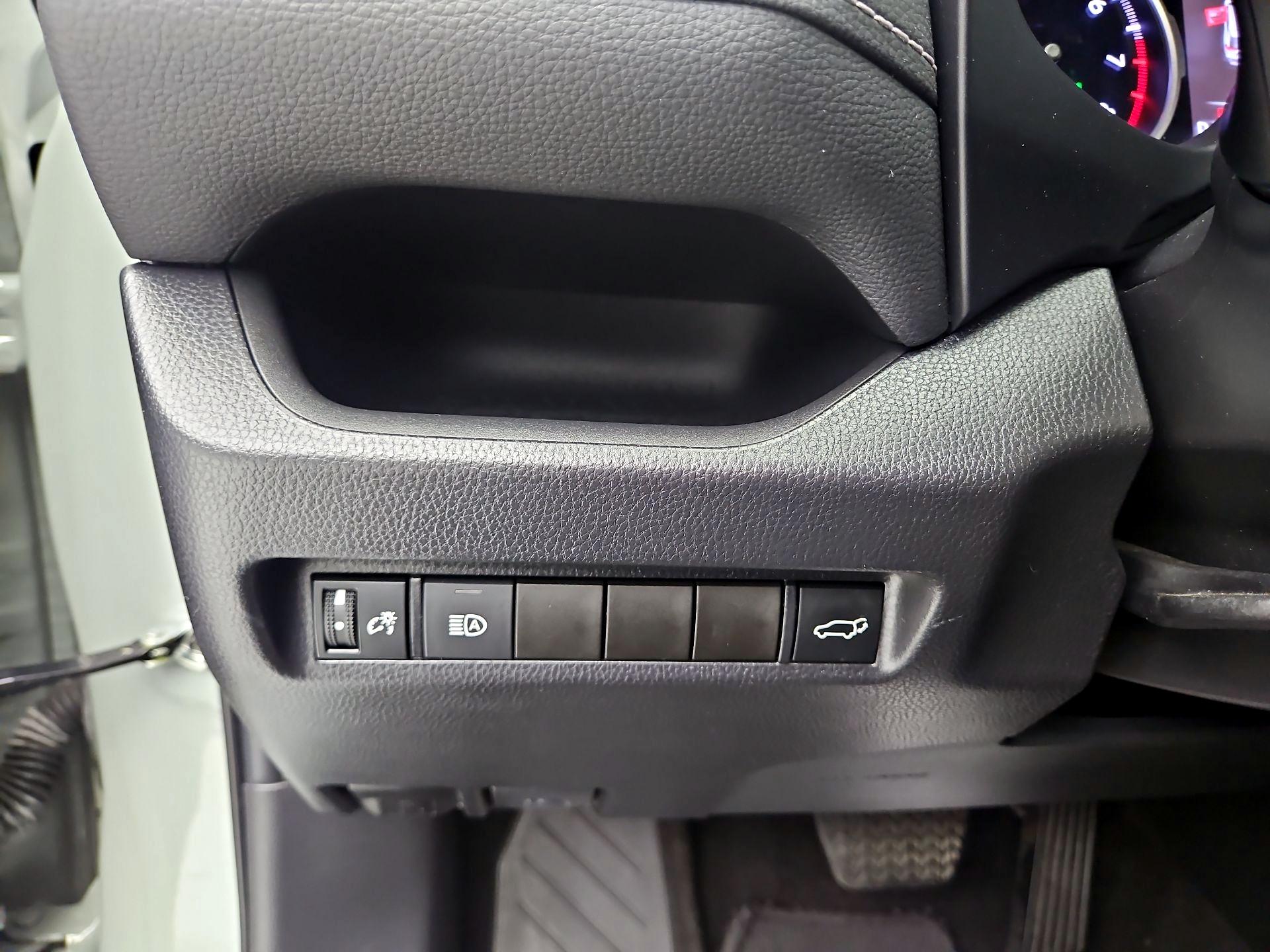 Thumbnail: 2022 Toyota RAV4 - 13