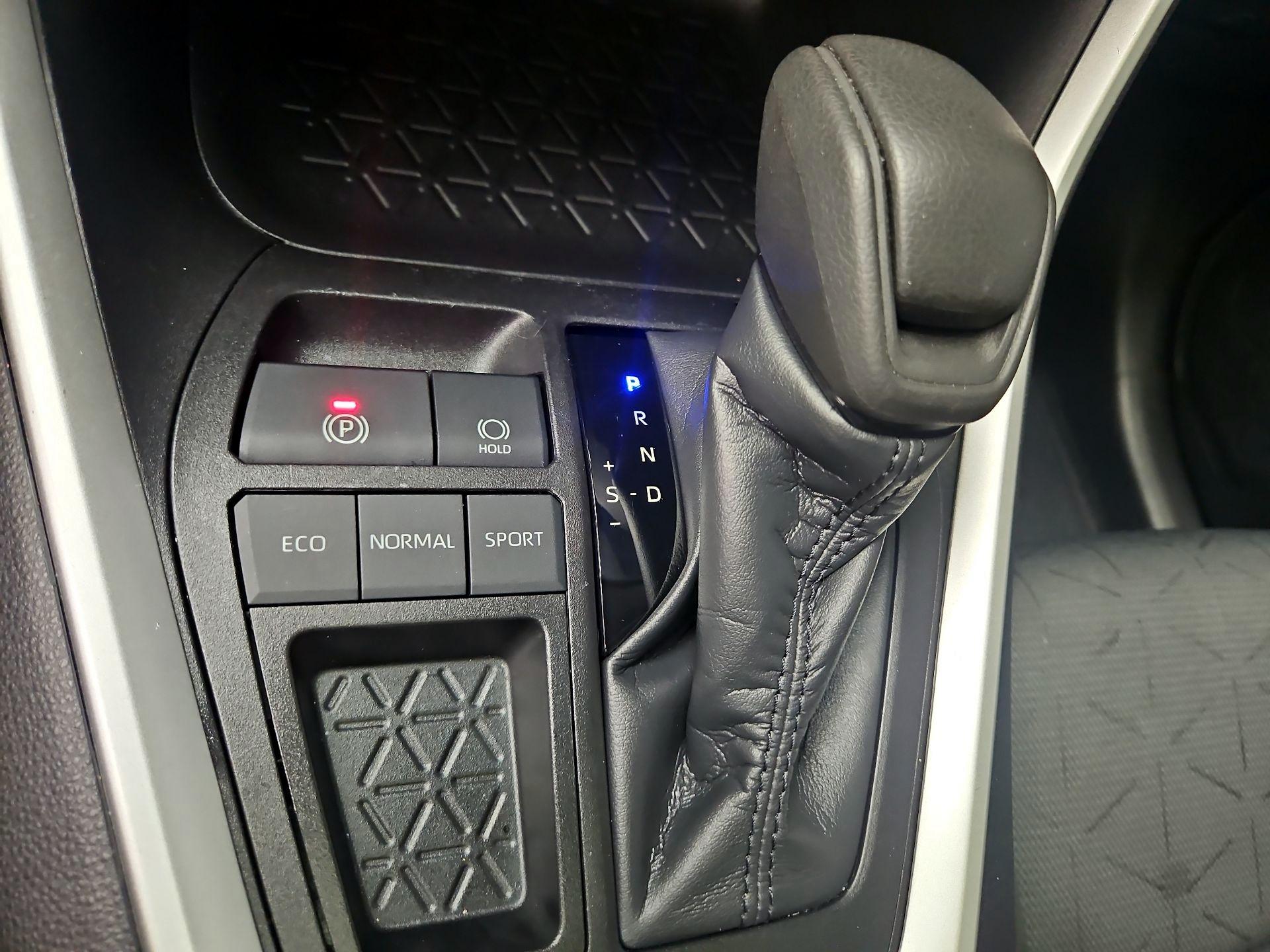 Thumbnail: 2022 Toyota RAV4 - 17