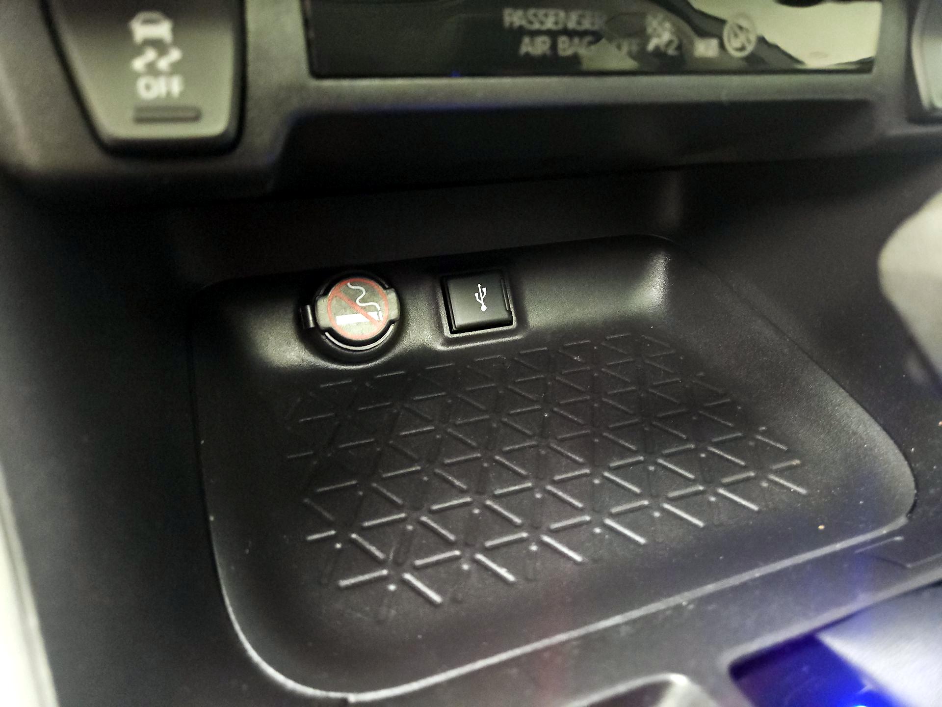 Thumbnail: 2022 Toyota RAV4 - 18