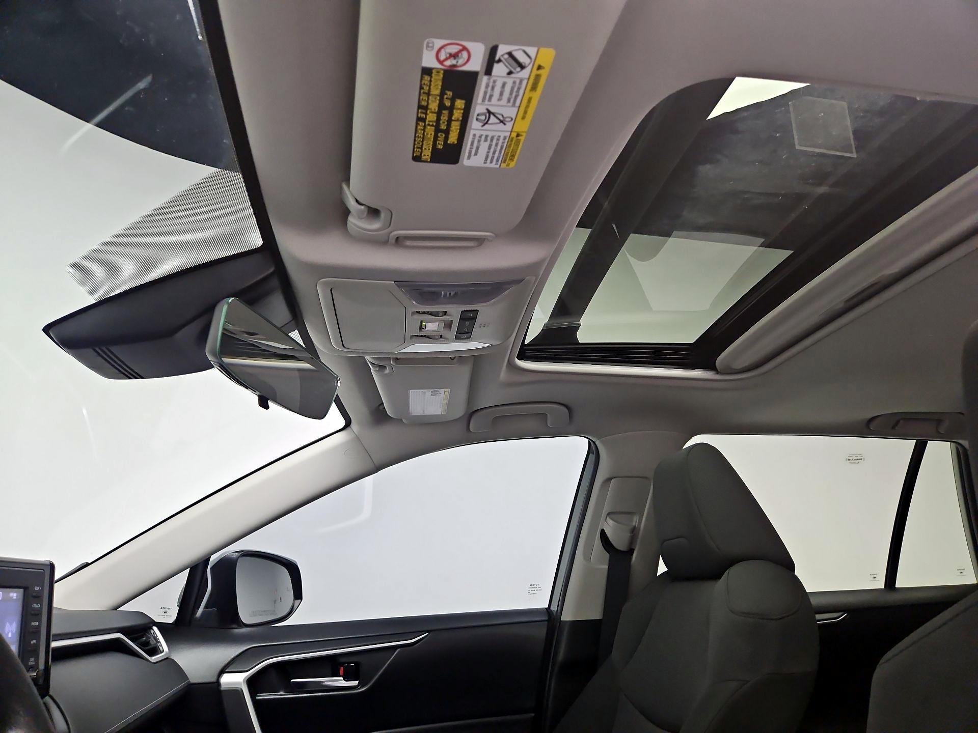 Thumbnail: 2022 Toyota RAV4 - 19