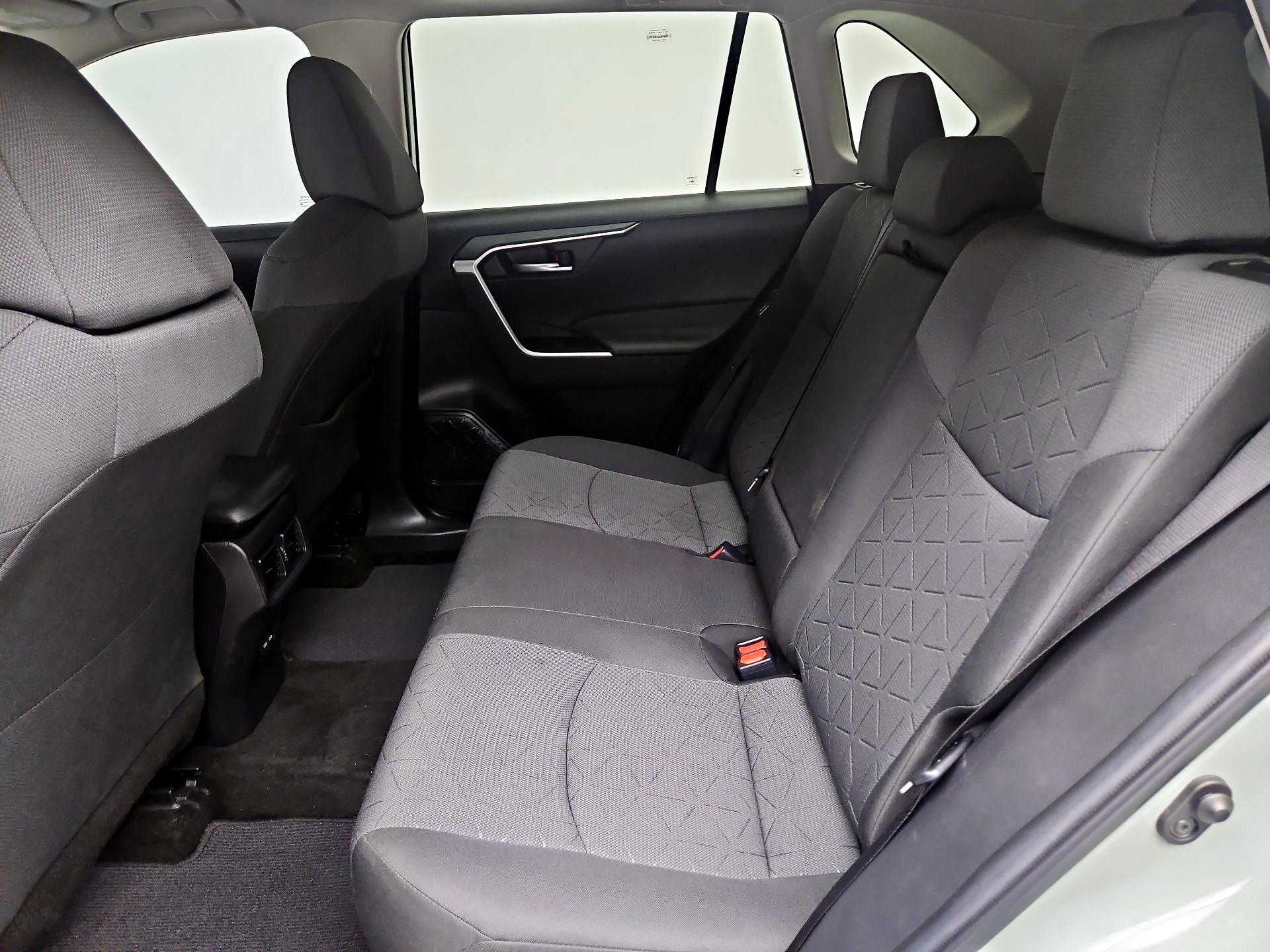 Thumbnail: 2022 Toyota RAV4 - 20