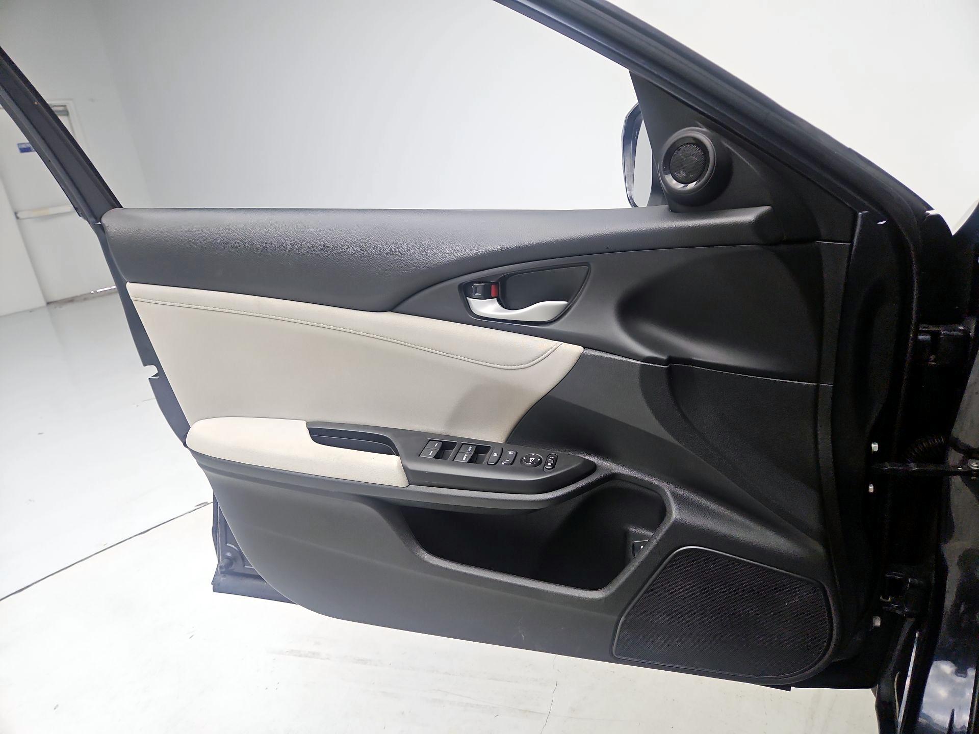 Thumbnail: 2021 Honda Insight - 12