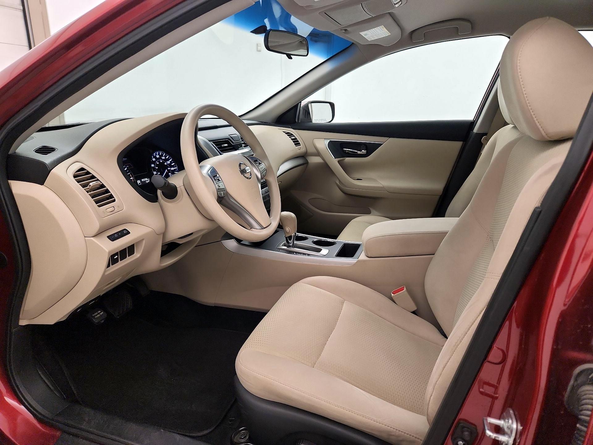 Thumbnail: 2015 Nissan Altima - 11