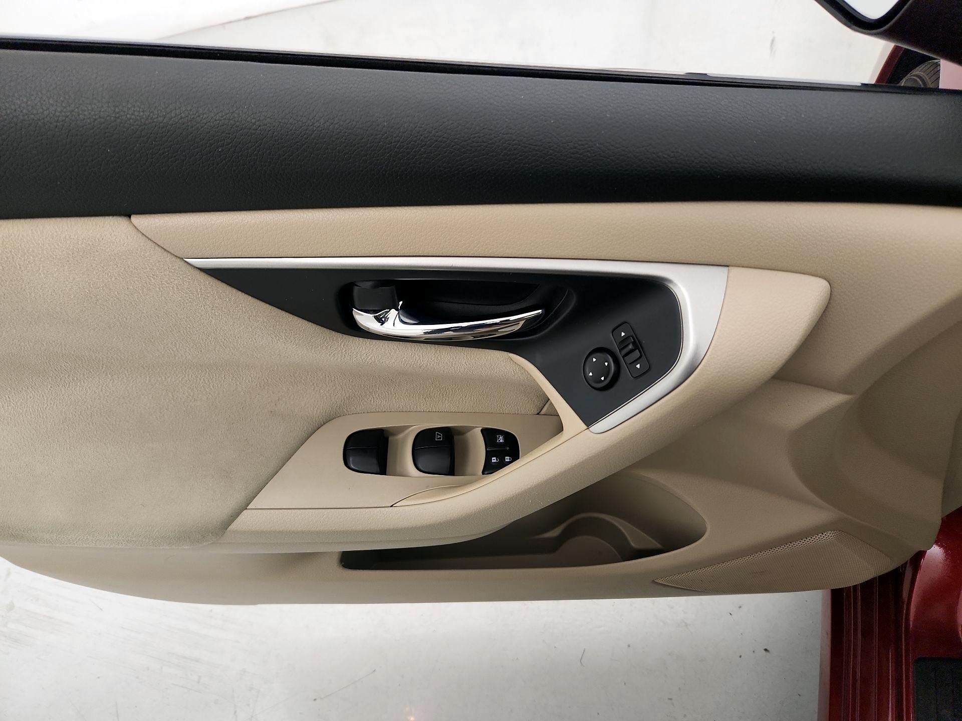 Thumbnail: 2015 Nissan Altima - 12