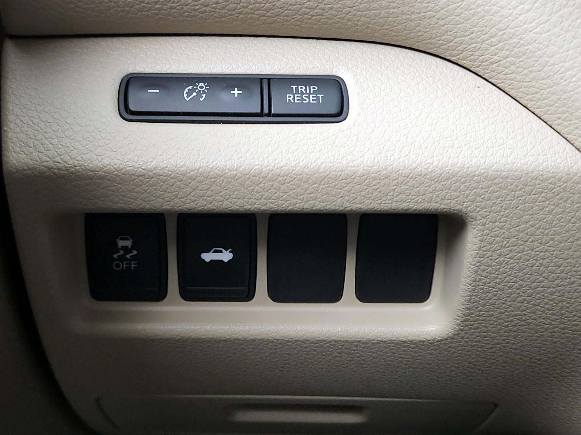 Thumbnail: 2015 Nissan Altima - 13