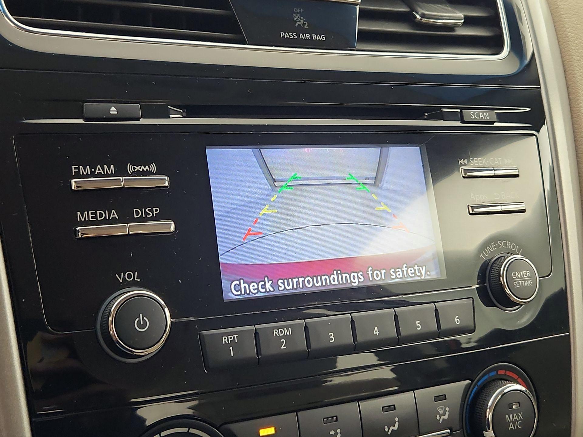 Thumbnail: 2015 Nissan Altima - 14