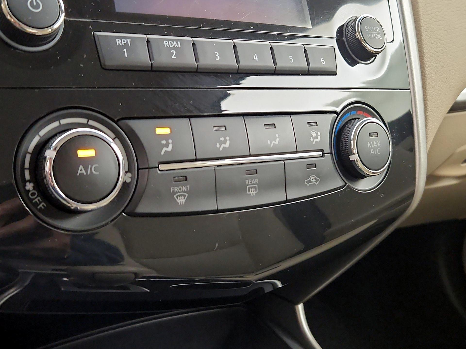 Thumbnail: 2015 Nissan Altima - 16