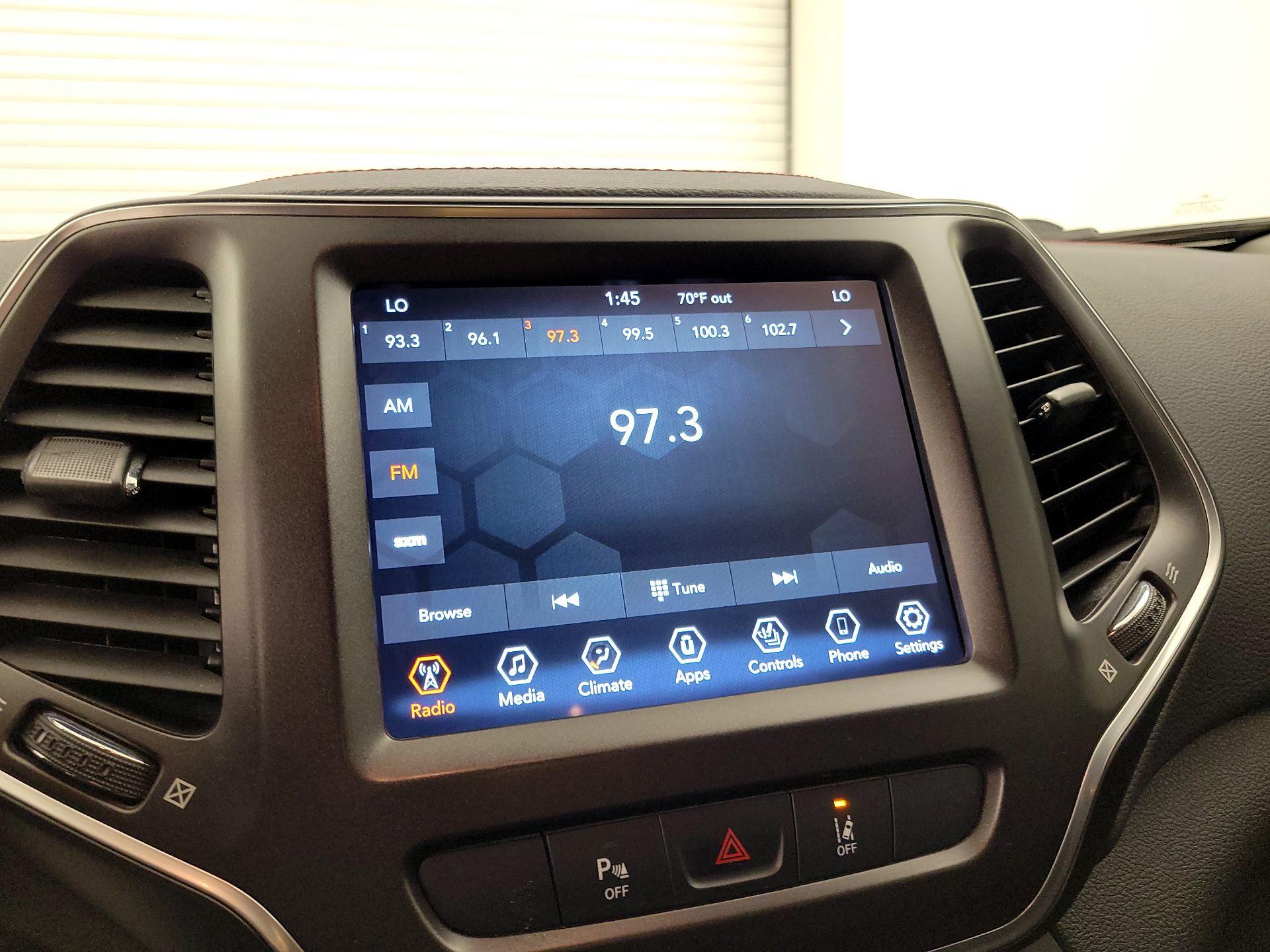 Thumbnail: 2022 Jeep Cherokee - 15