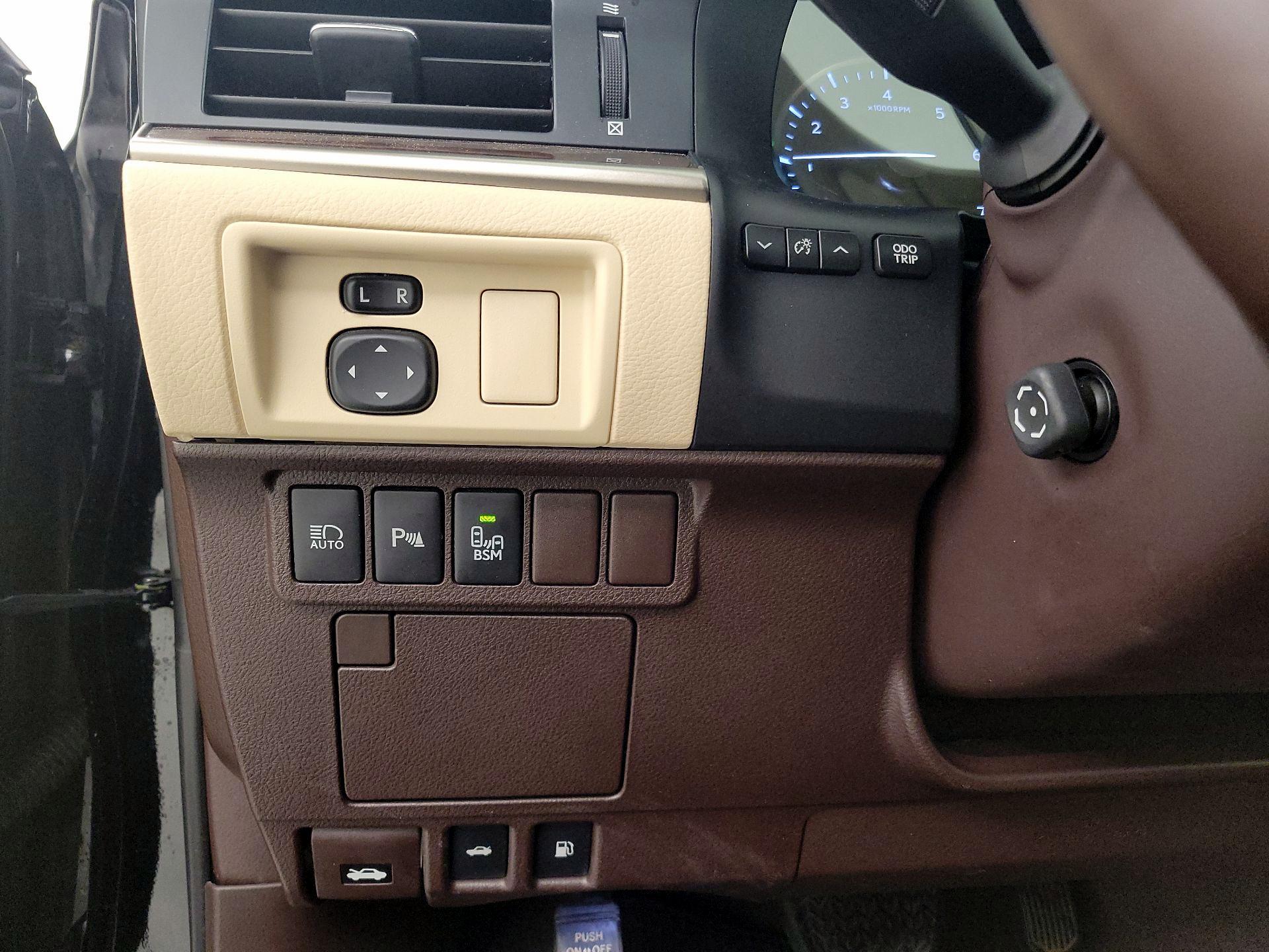 Thumbnail: 2017 Lexus ES - 13