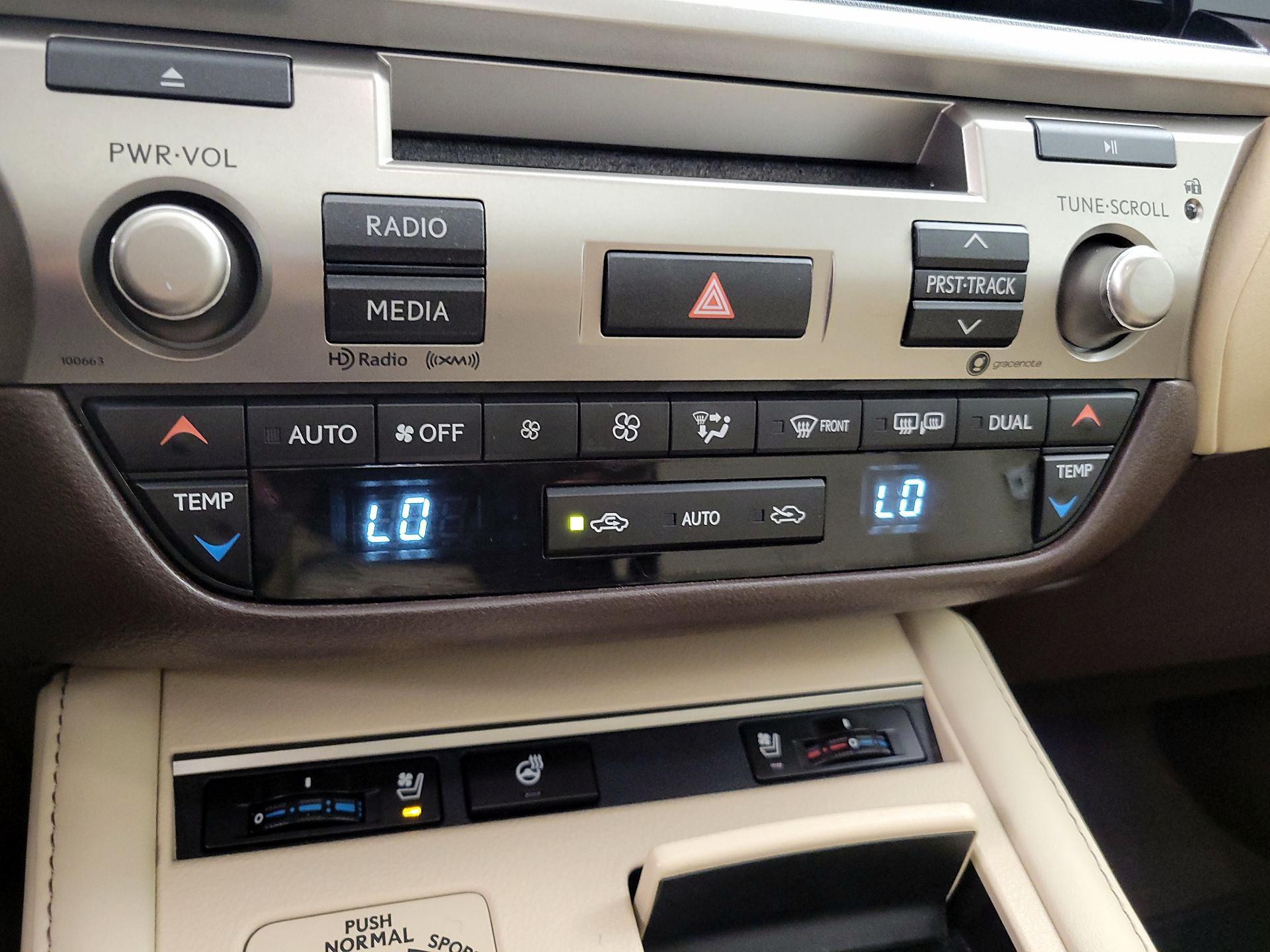 Thumbnail: 2017 Lexus ES - 16