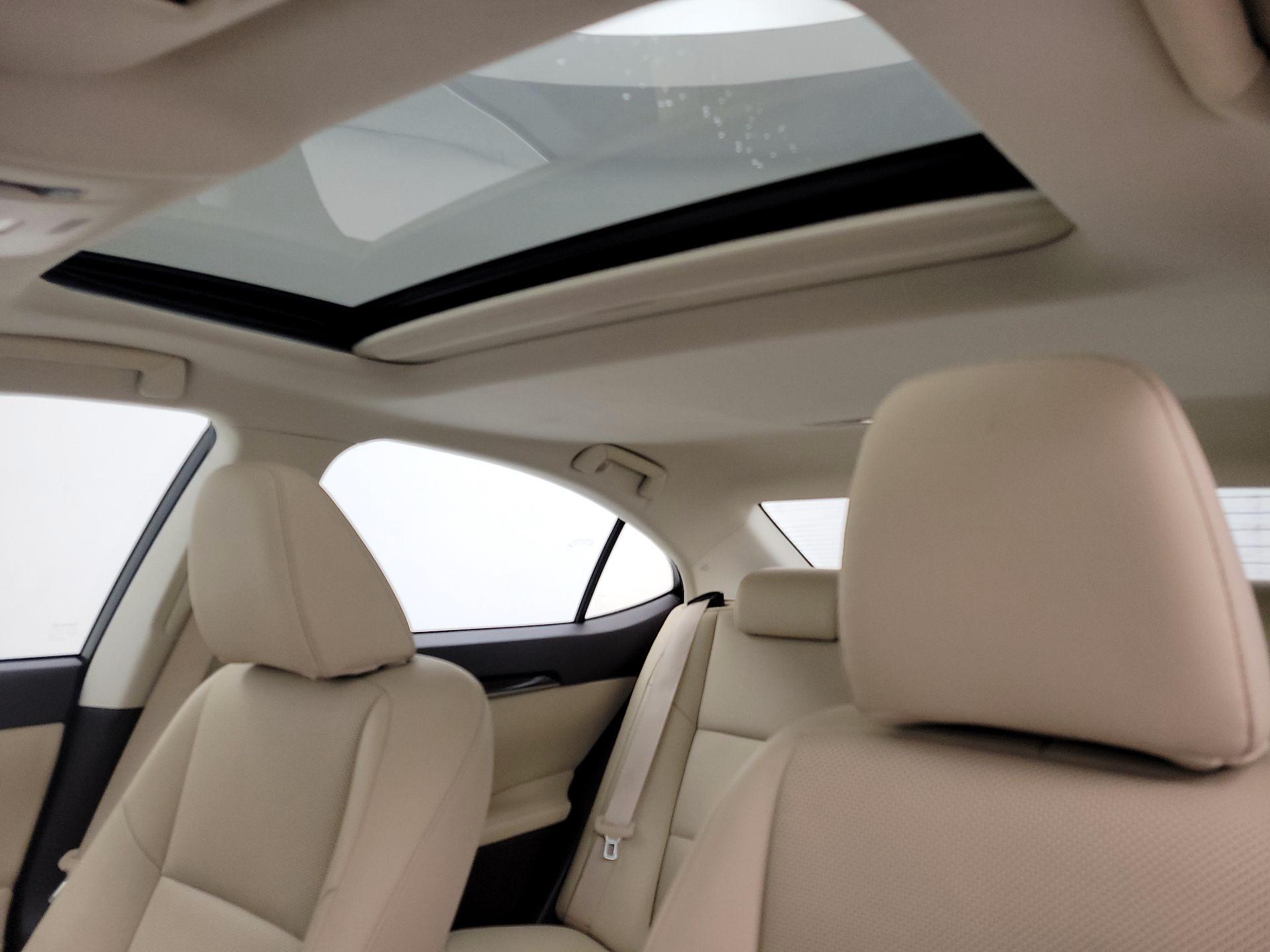 Thumbnail: 2017 Lexus ES - 19