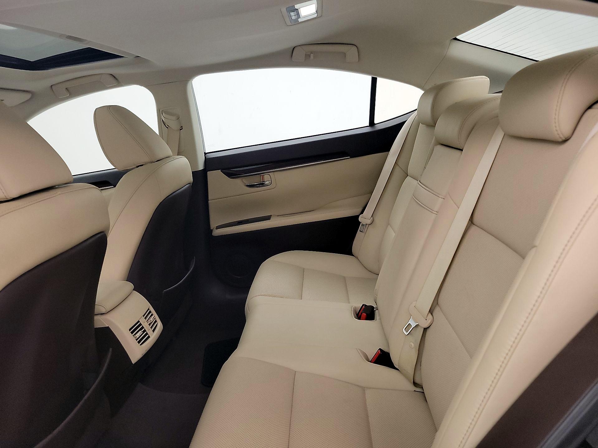 Thumbnail: 2017 Lexus ES - 20