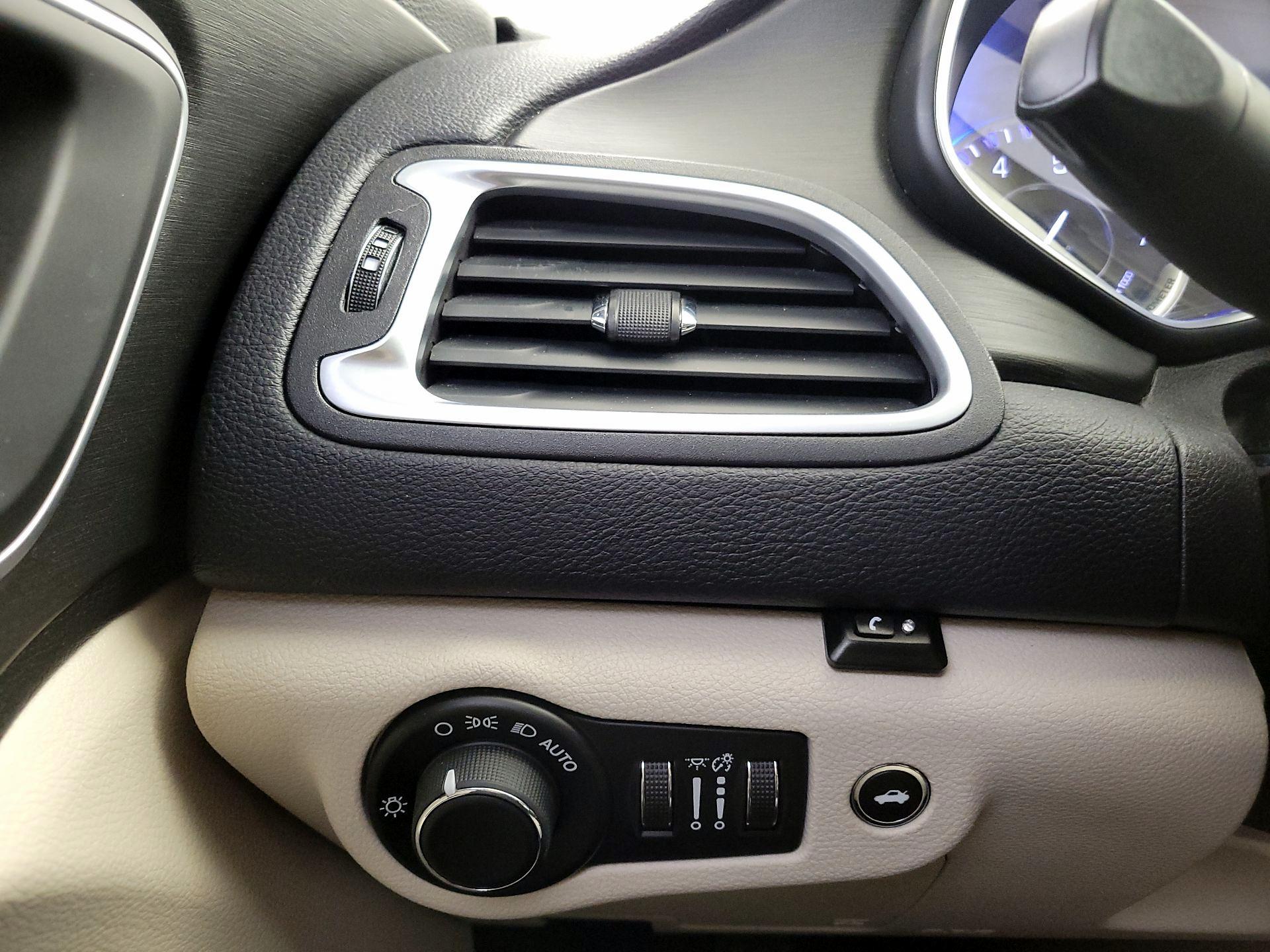 Thumbnail: 2015 Chrysler 200 - 13