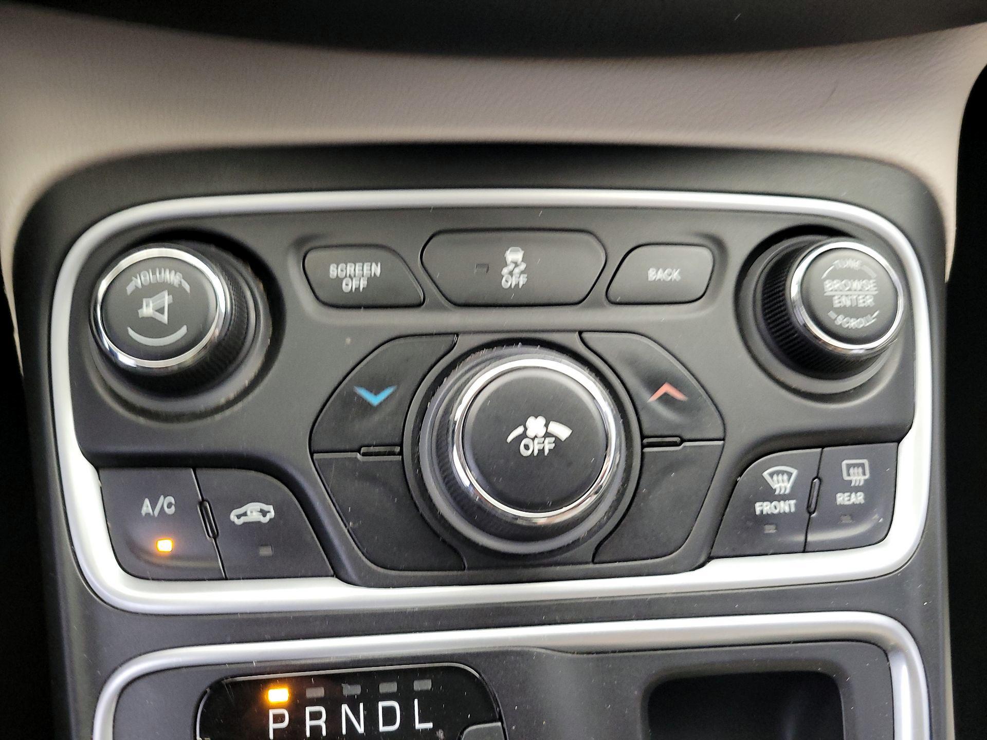 Thumbnail: 2015 Chrysler 200 - 16