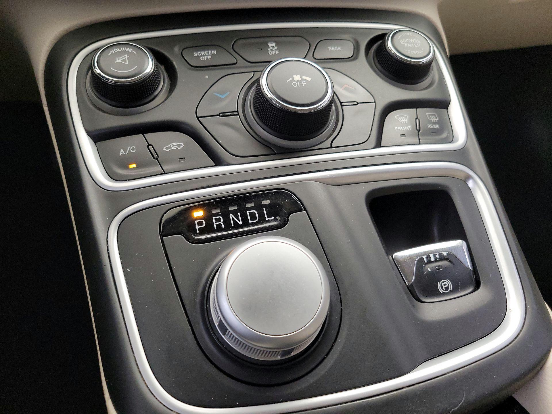 Thumbnail: 2015 Chrysler 200 - 17