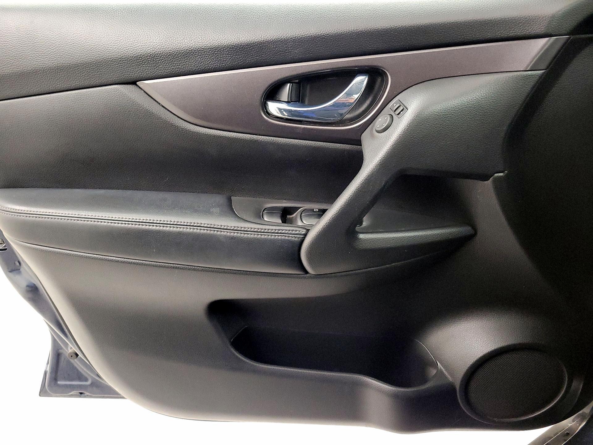 Thumbnail: 2016 Nissan Rogue - 12