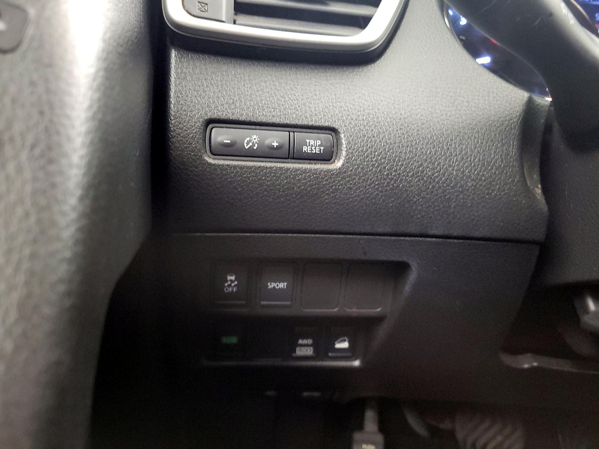 Thumbnail: 2016 Nissan Rogue - 13