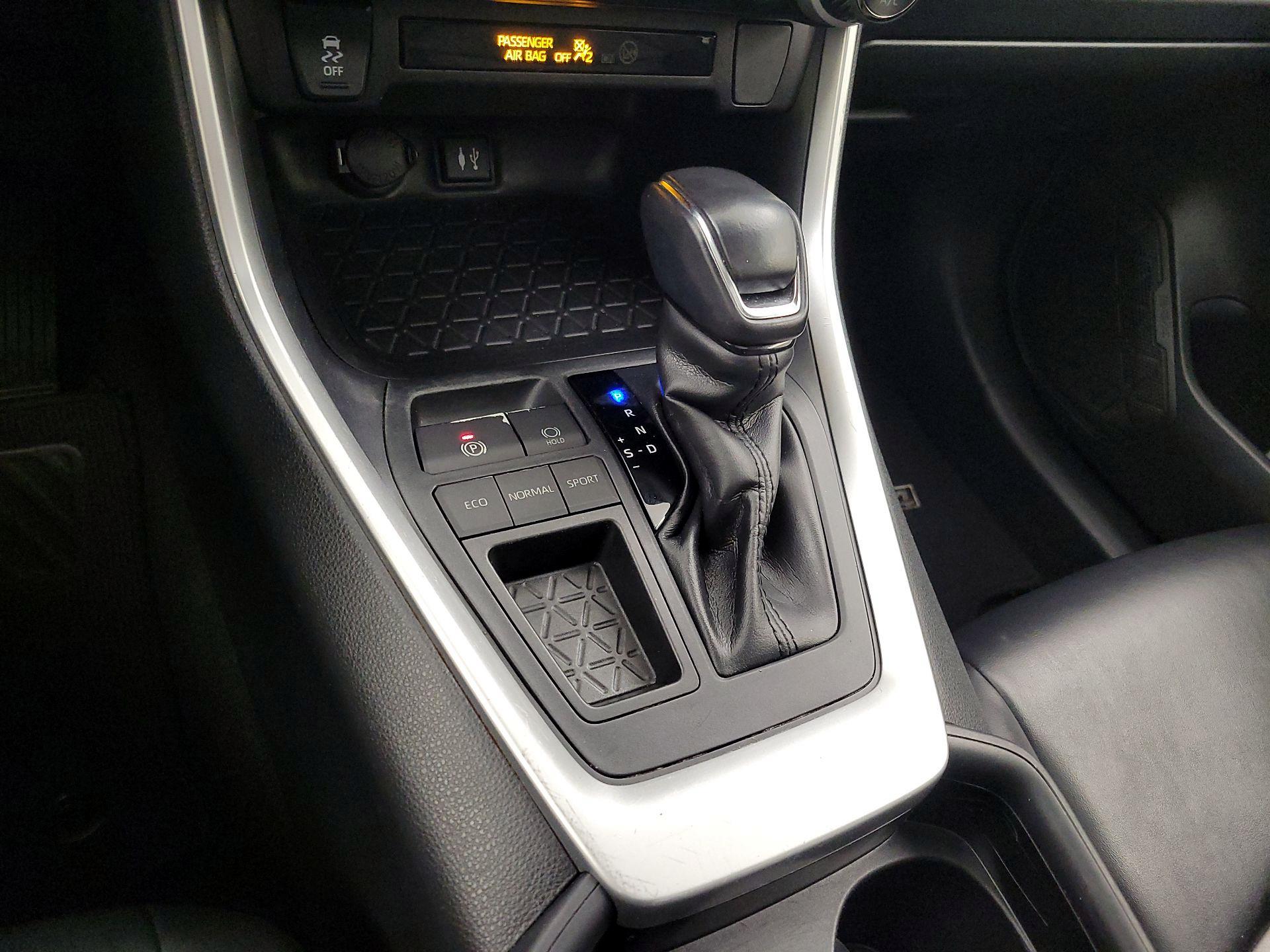 Thumbnail: 2019 Toyota RAV4 - 17