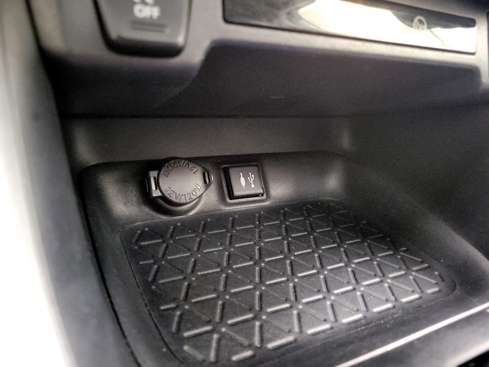 Thumbnail: 2019 Toyota RAV4 - 18