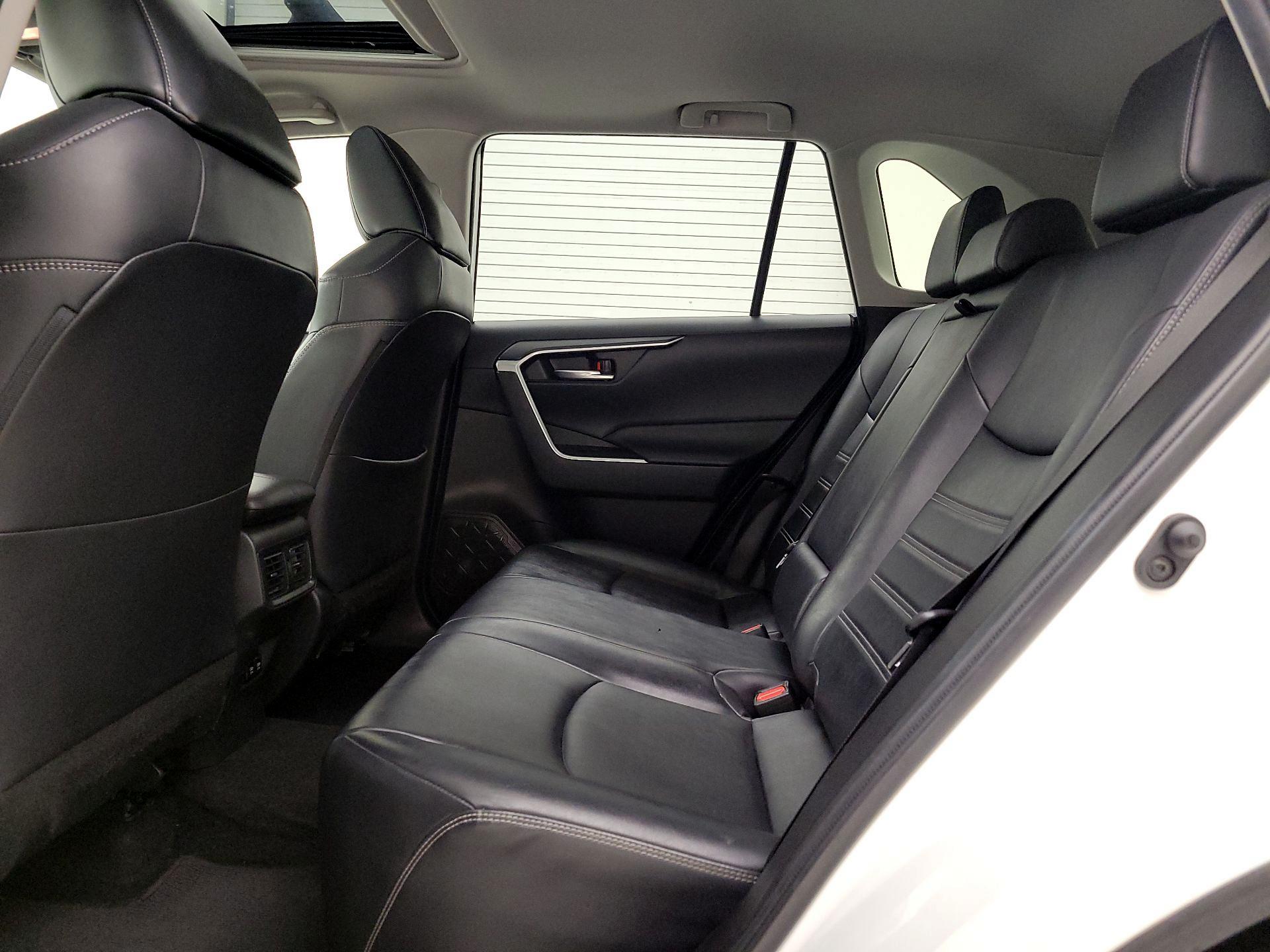 Thumbnail: 2019 Toyota RAV4 - 20