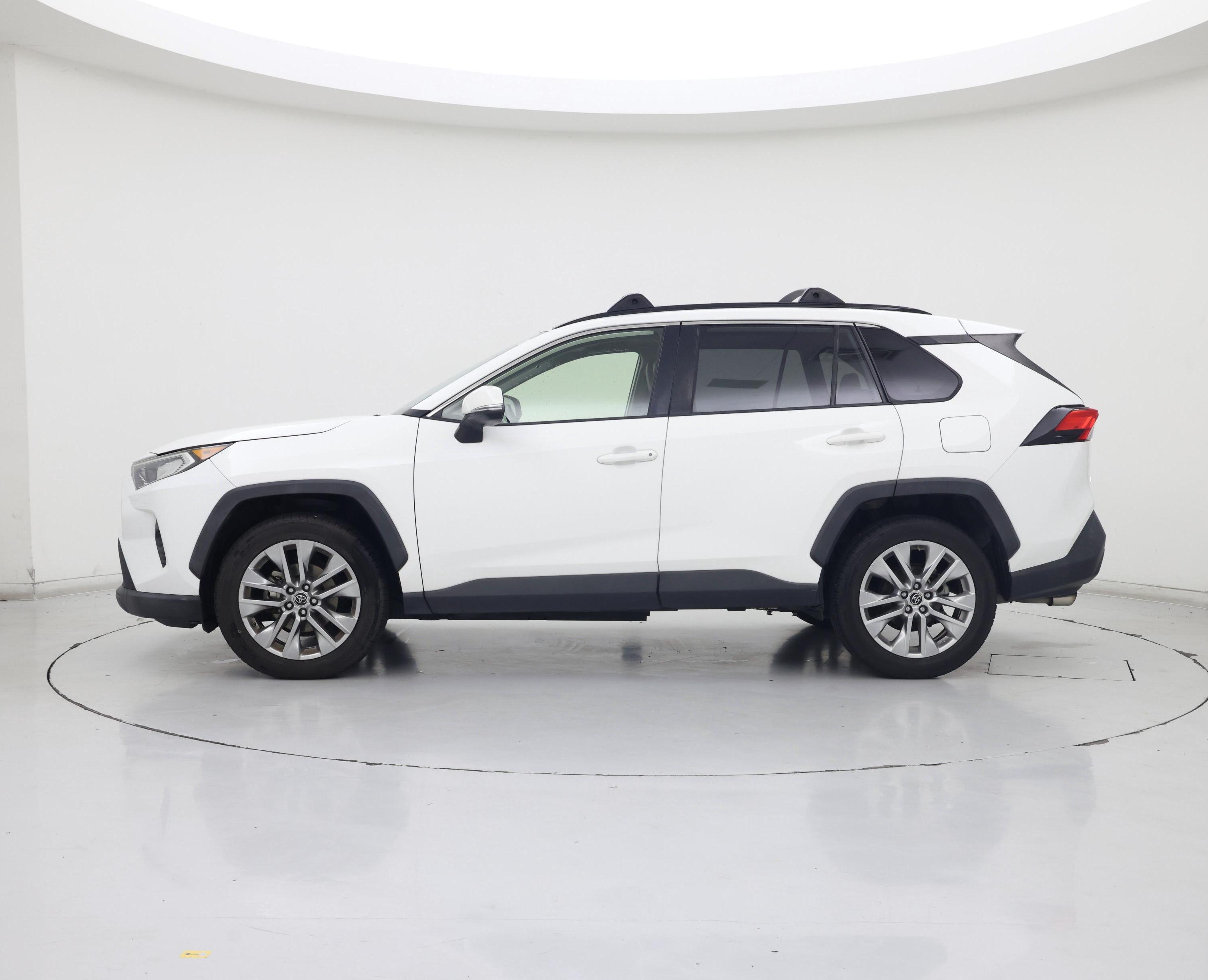 Thumbnail: 2019 Toyota RAV4 - 3
