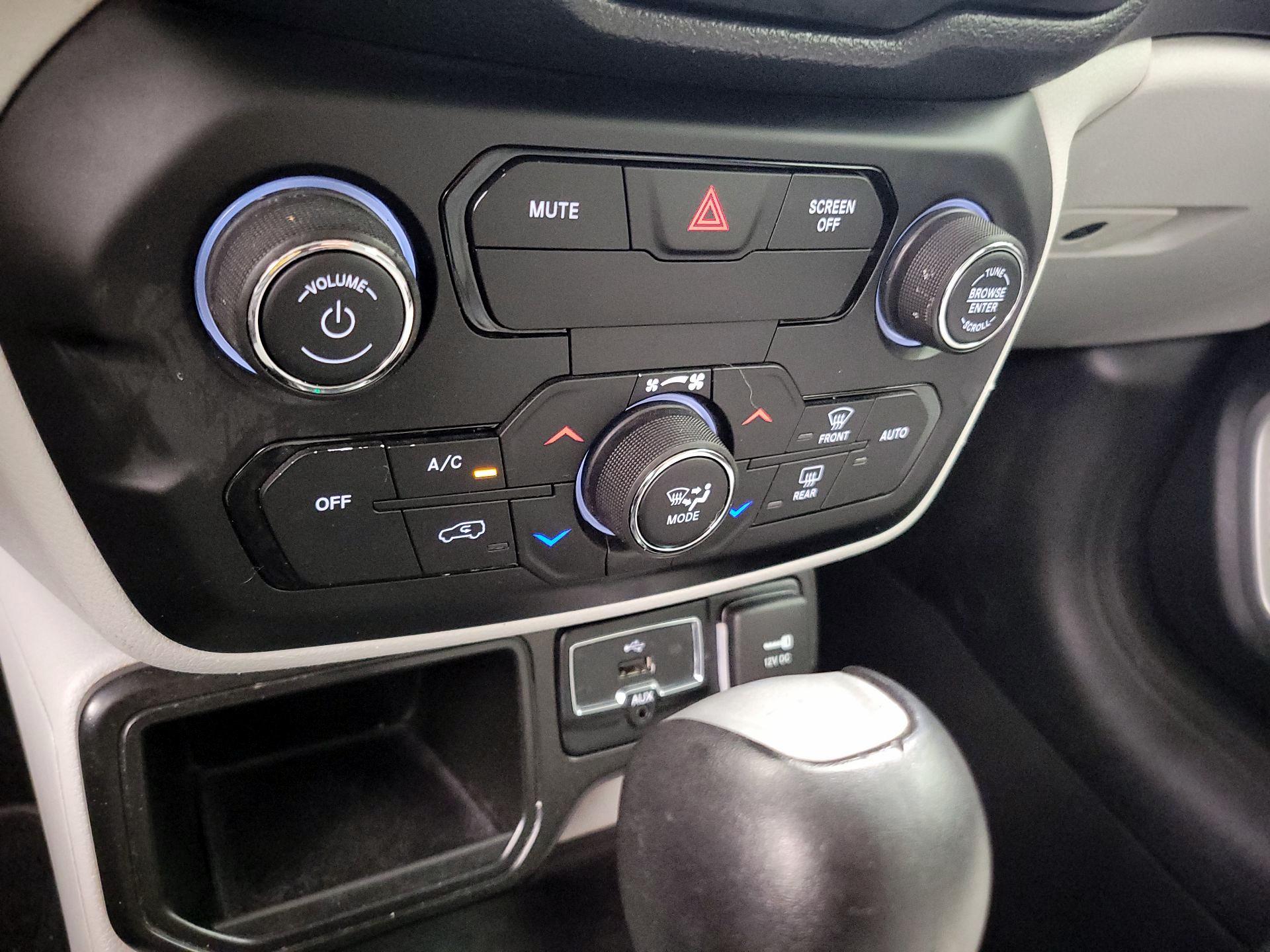 Thumbnail: 2018 Jeep Renegade - 16