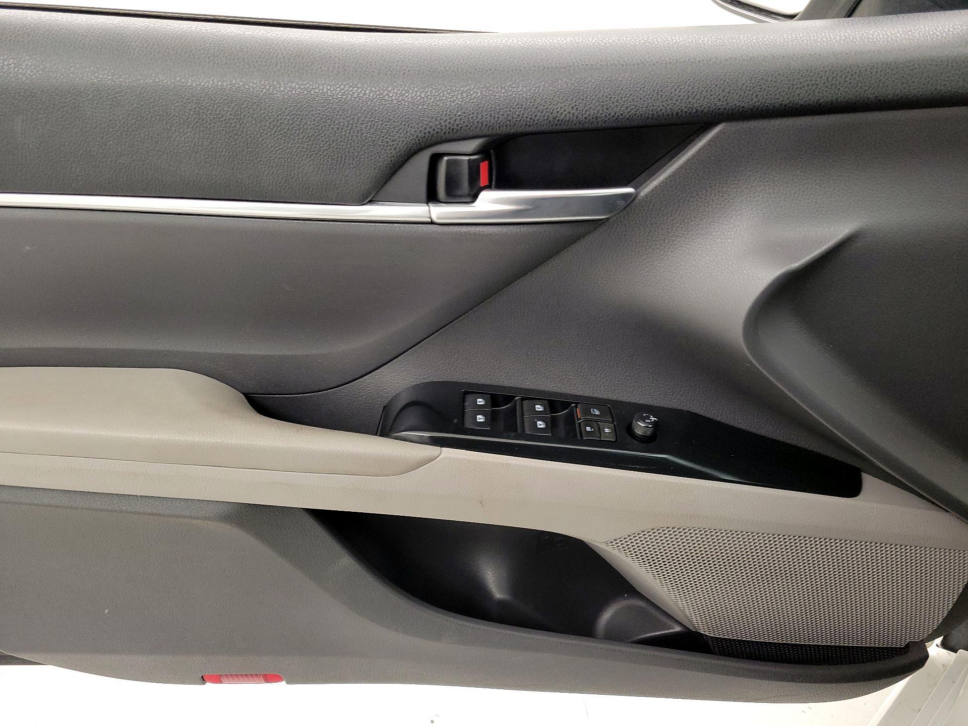 Thumbnail: 2020 Toyota Camry - 12