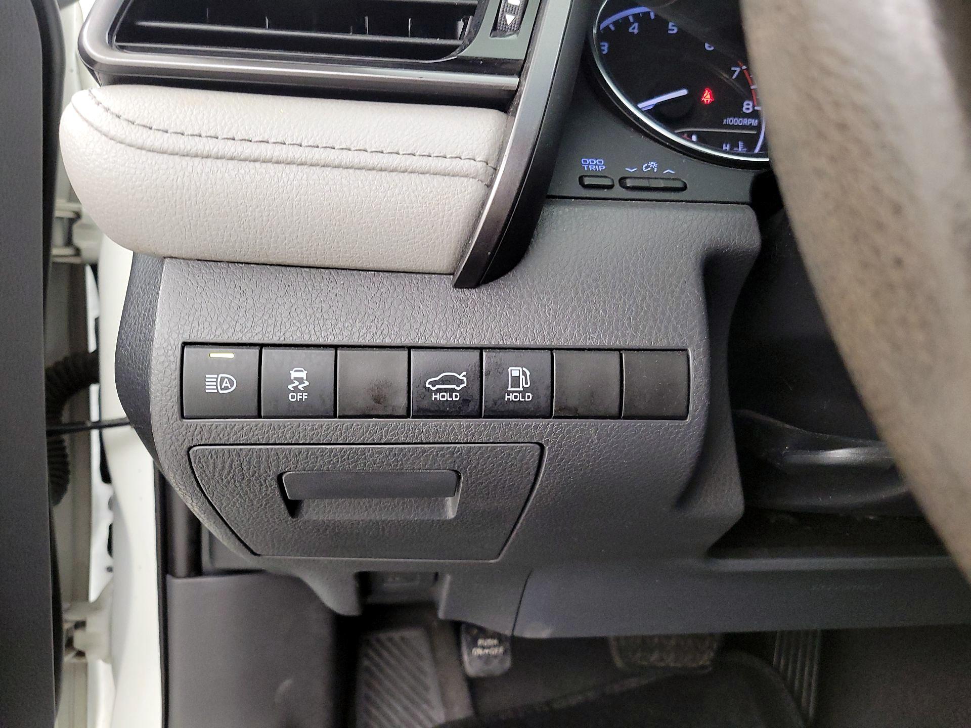 Thumbnail: 2020 Toyota Camry - 13