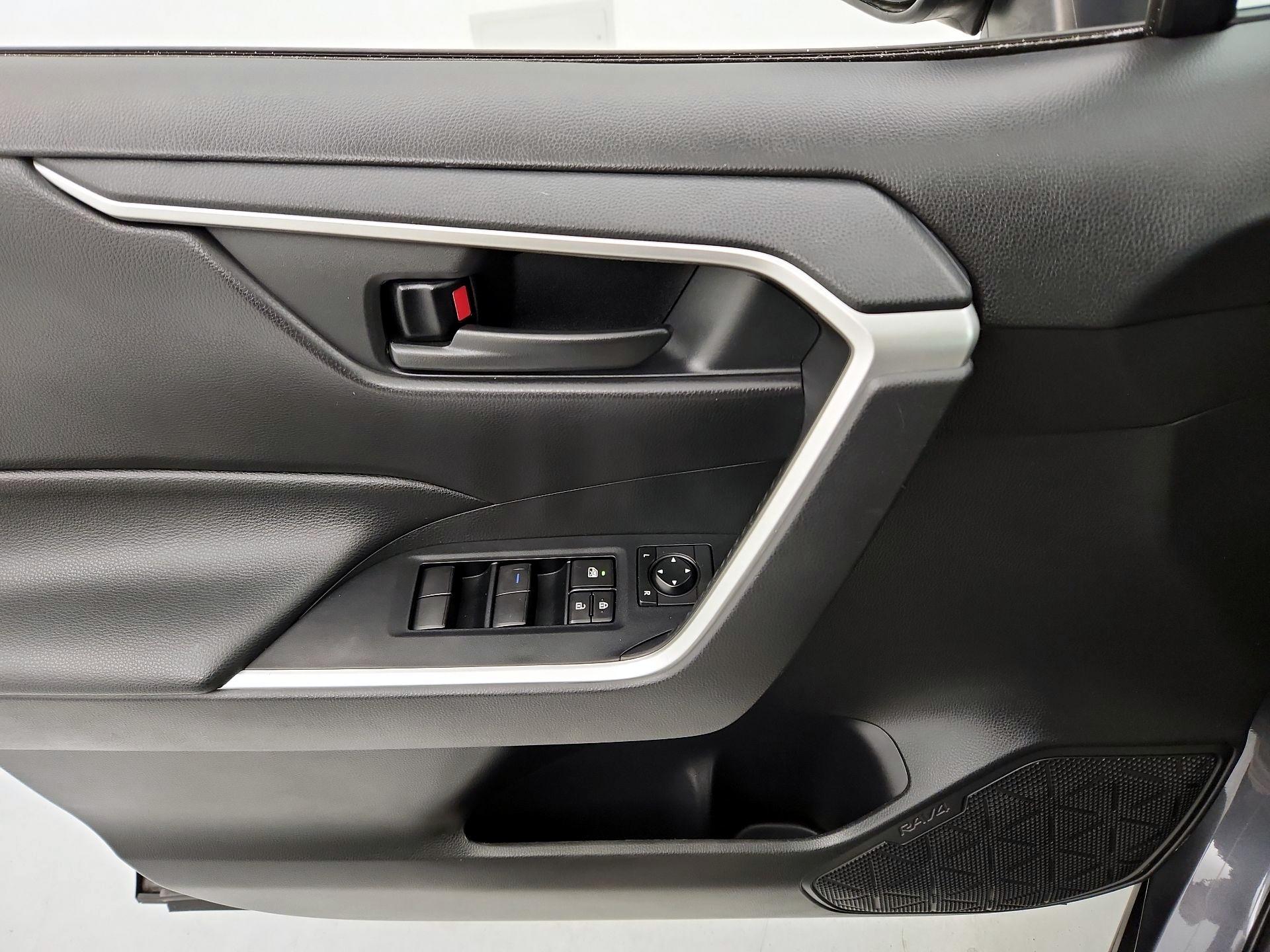 Thumbnail: 2020 Toyota RAV4 - 12