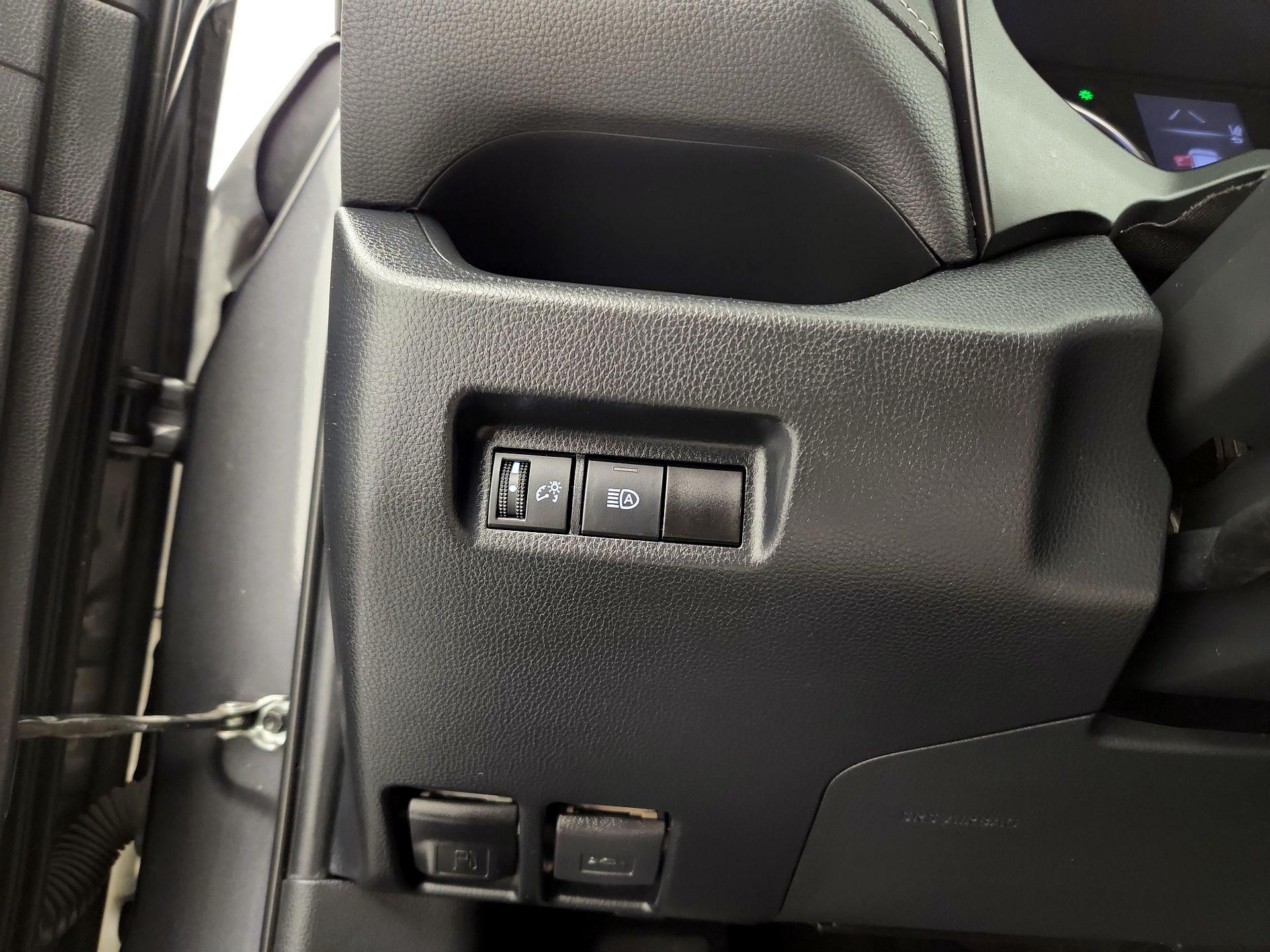 Thumbnail: 2020 Toyota RAV4 - 13