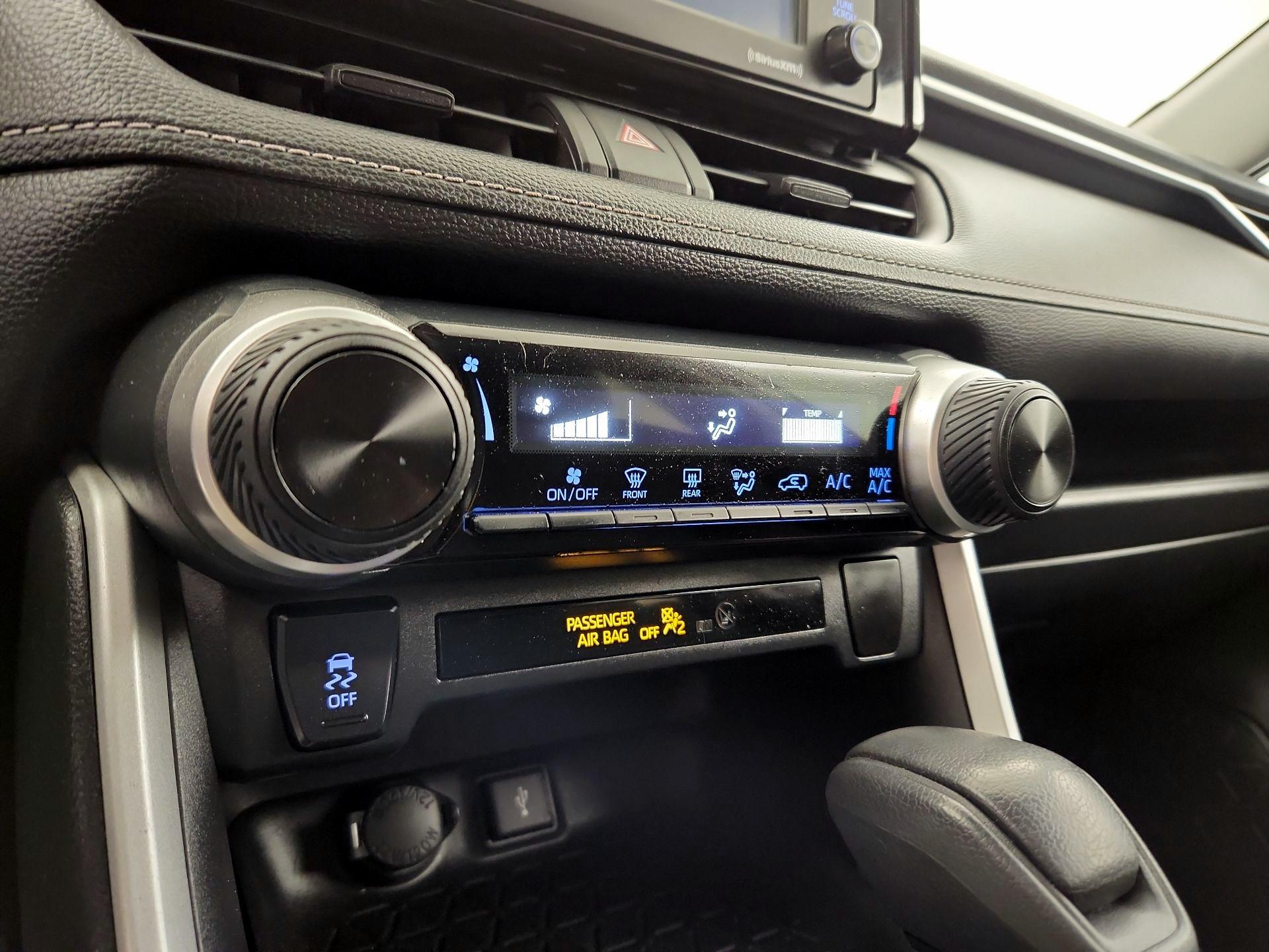 Thumbnail: 2020 Toyota RAV4 - 16